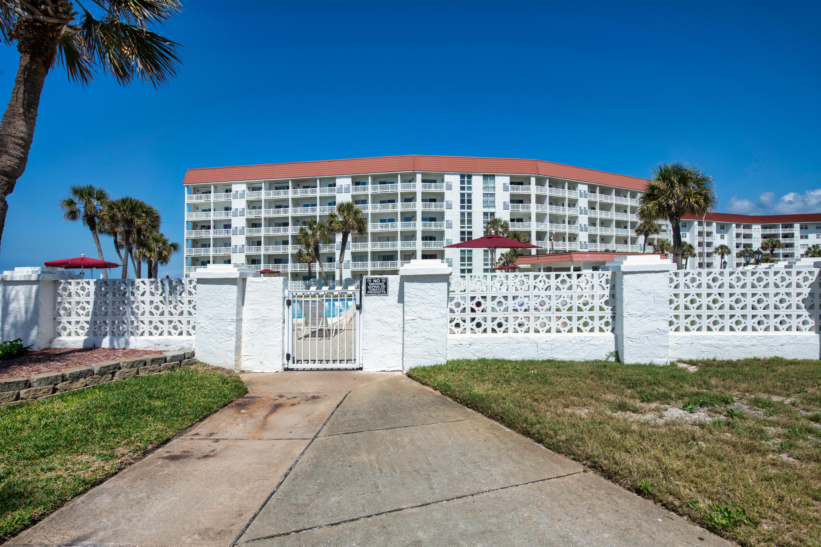 EL MATADOR CONDO - Residential