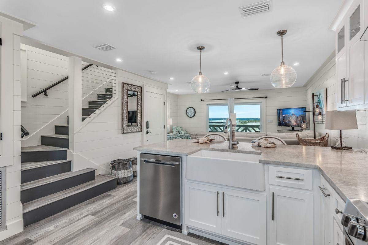 Shoreline 9 Townhouses - Residential