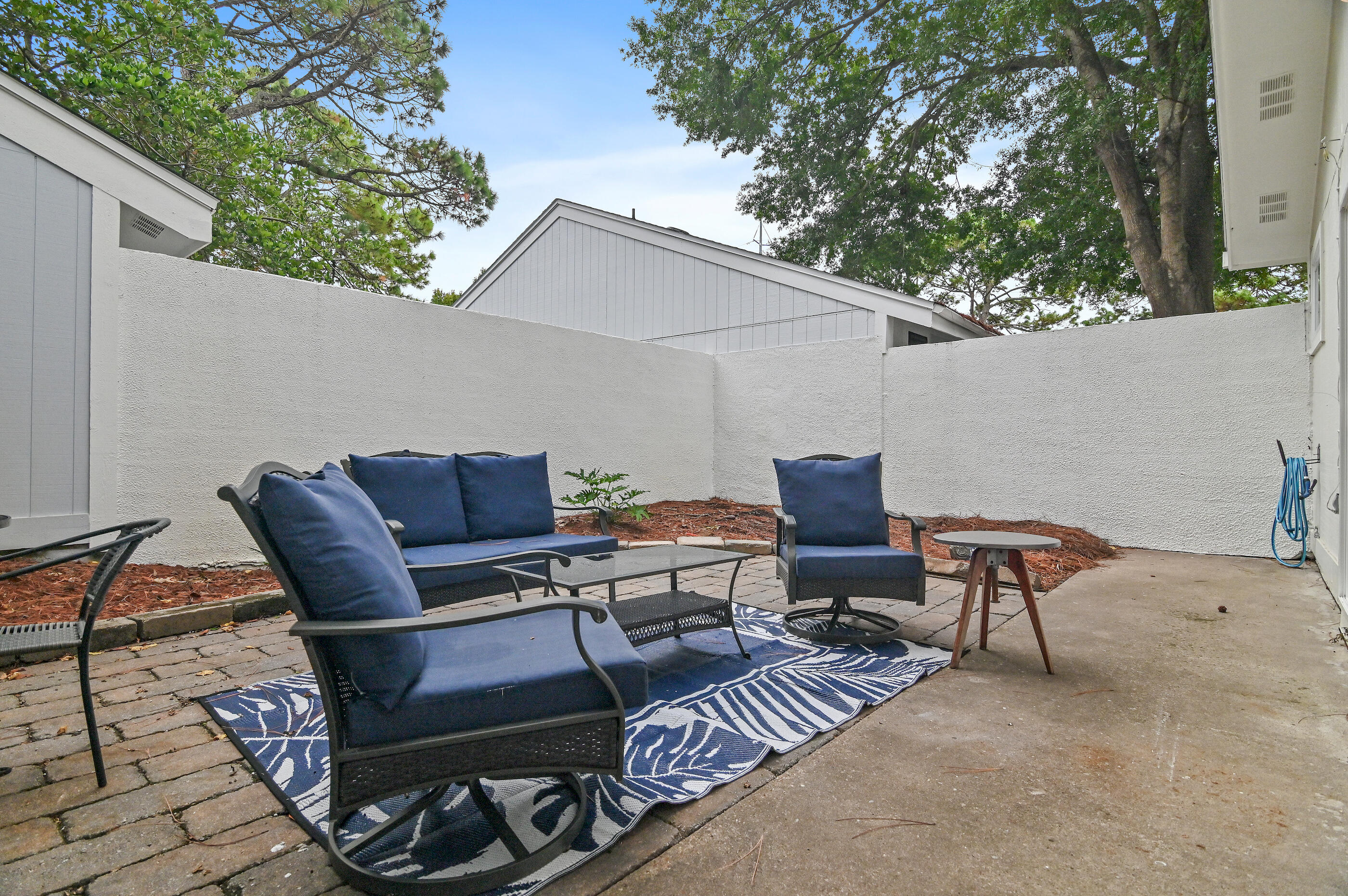 LINKSIDE VILLAGE UNIT 1 - Residential