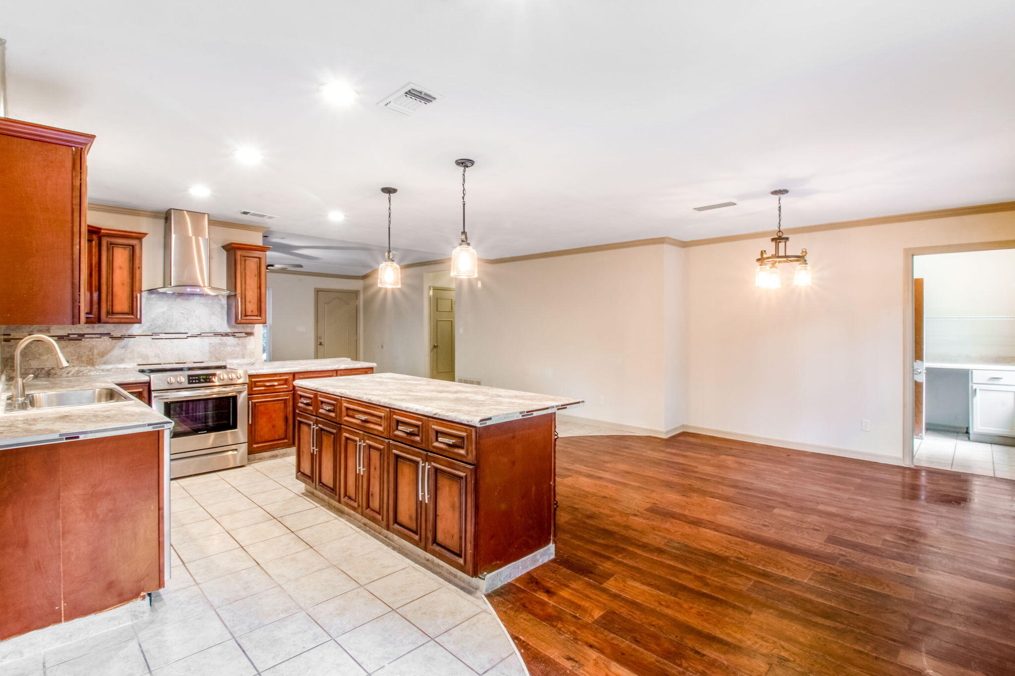 CRESTLINE - Residential