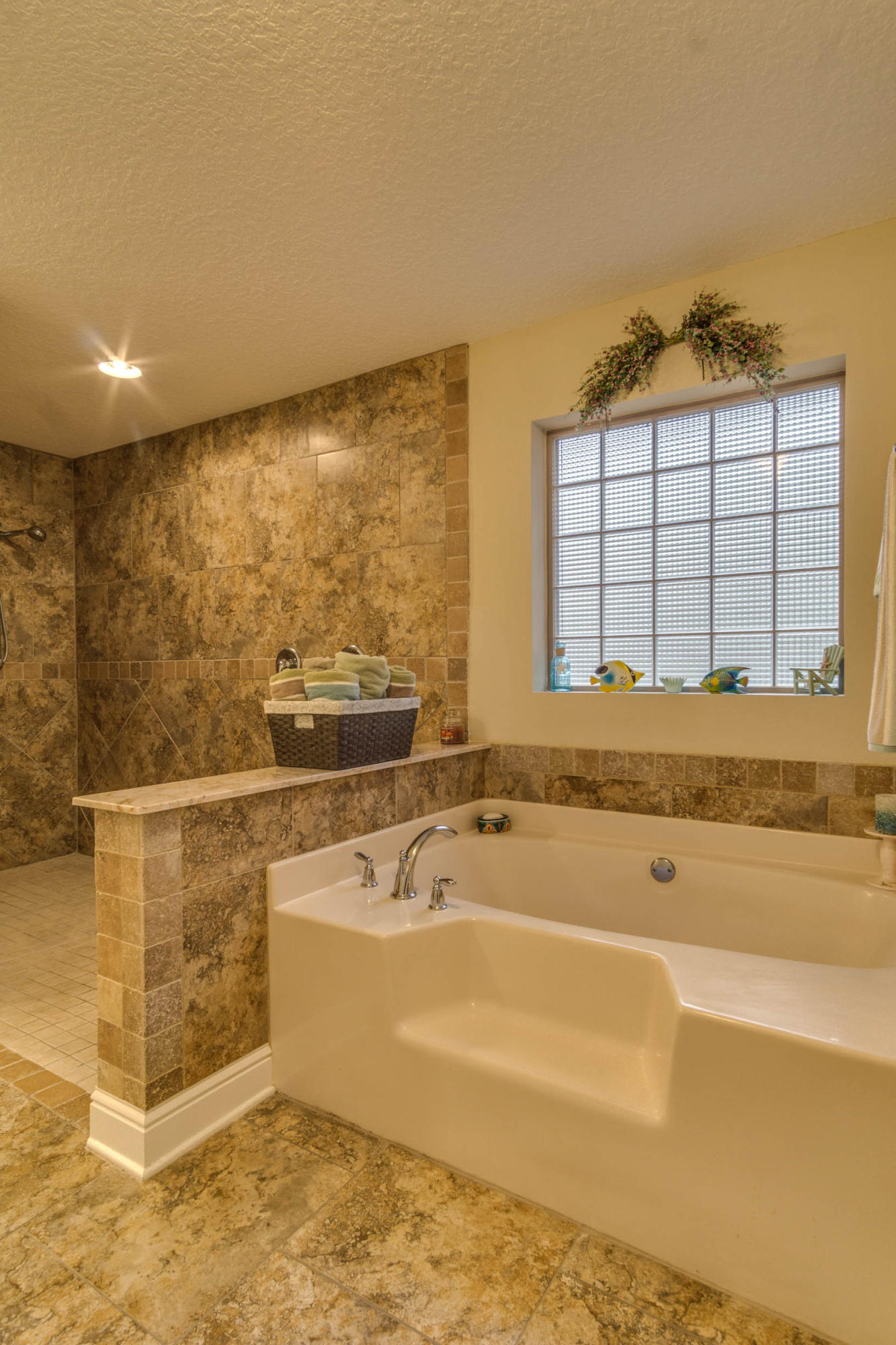 WINDMEADOWS - Residential