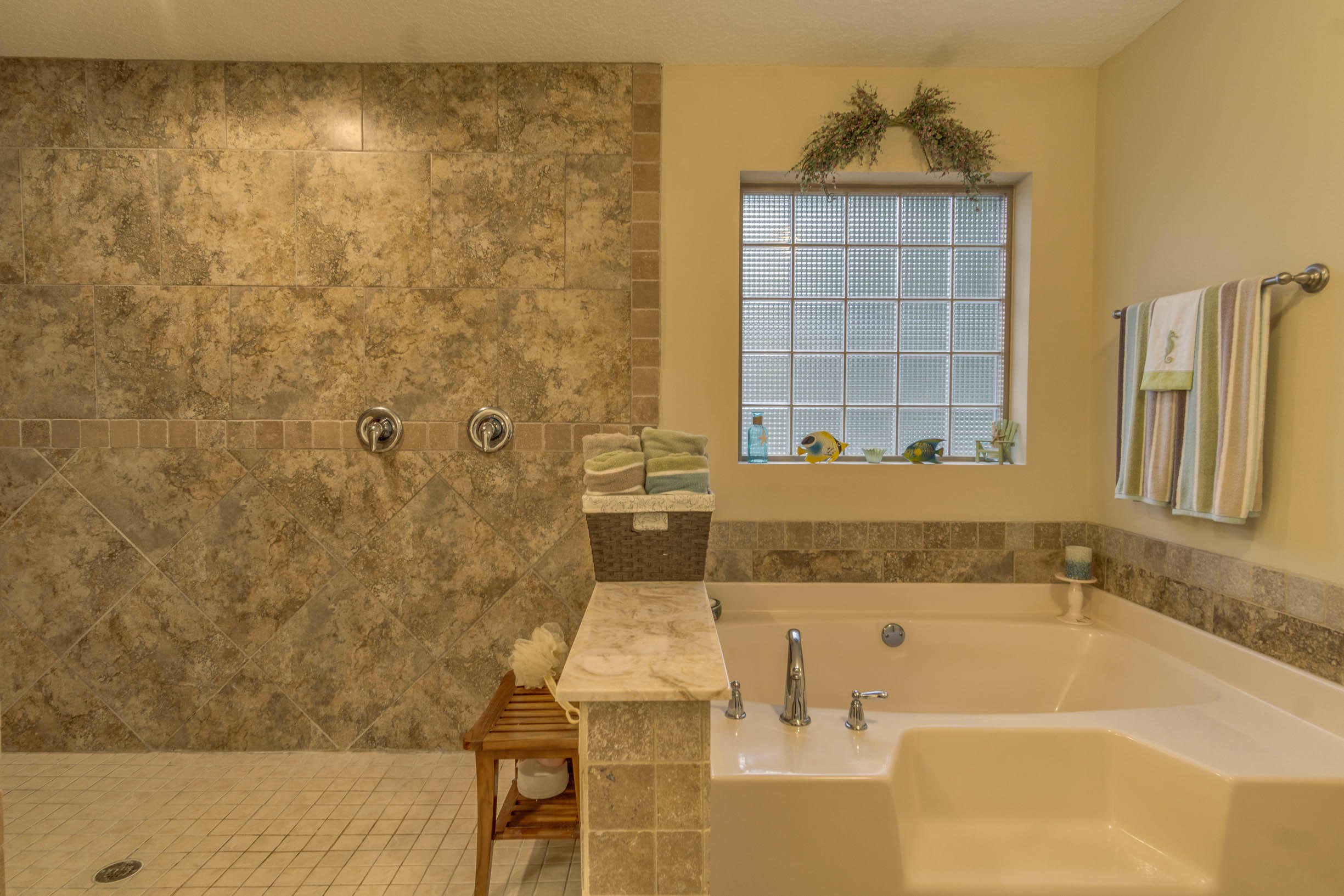 WINDMEADOWS - Residential