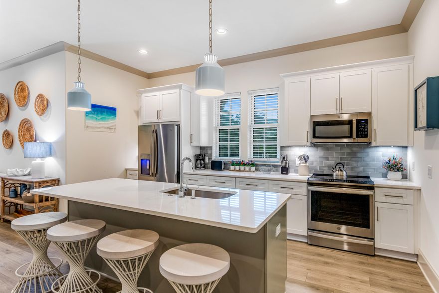 This is being used as a vacation rental, please contact Ragan Dutra @ 407-516-5619 for showing instructions. all information is to be verified by buyer