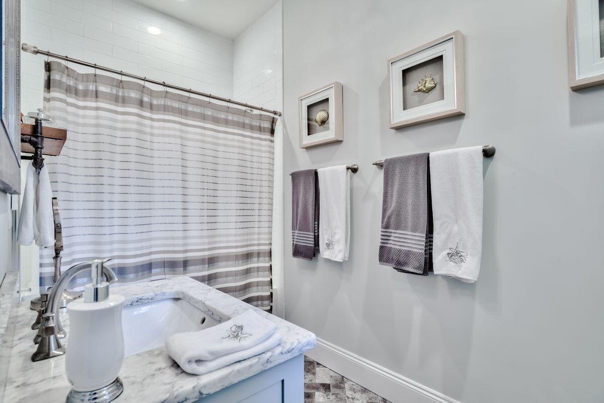 BAYTOWNE AVE EAST - Residential