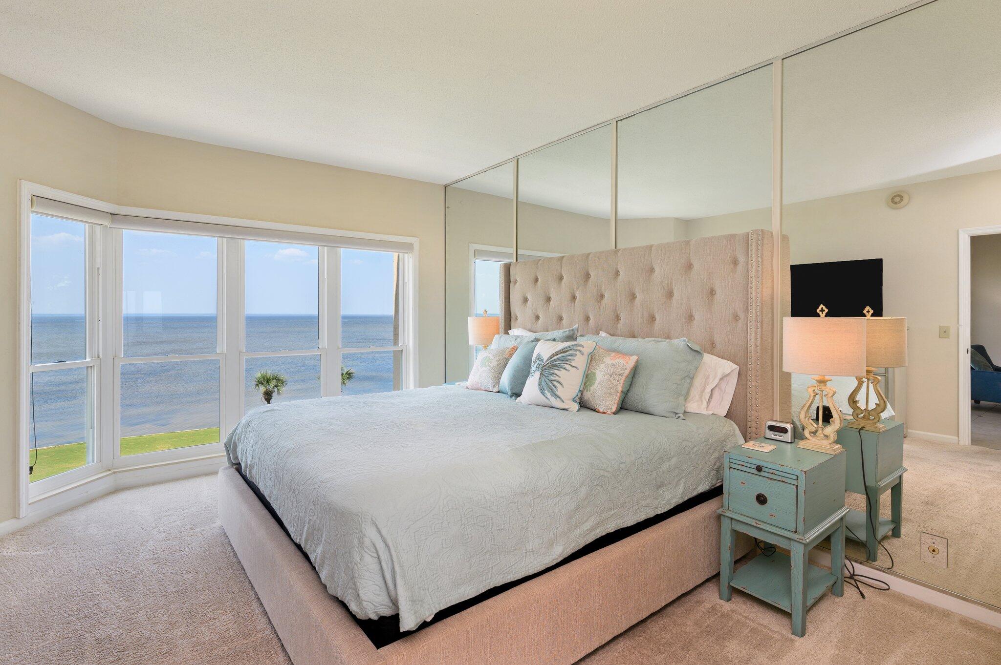 PLAYERS CLUB ON THE BAY THE - Residential