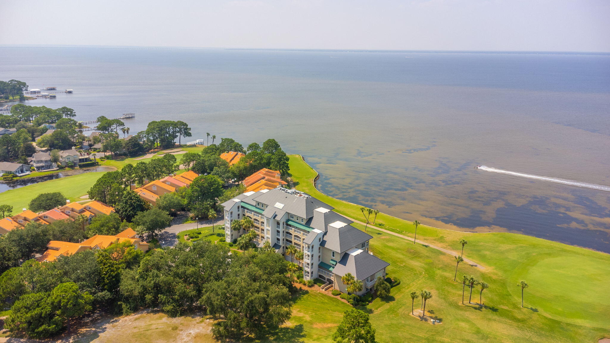 PLAYERS CLUB ON THE BAY THE - Residential