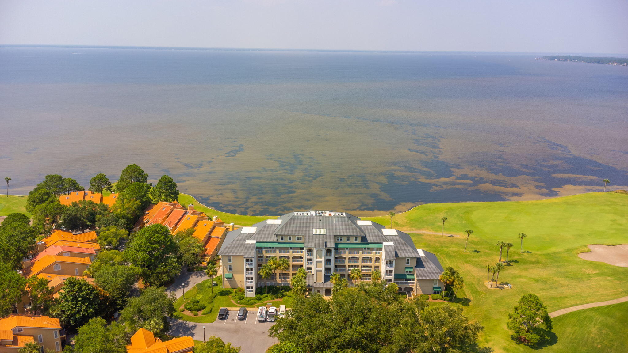 PLAYERS CLUB ON THE BAY THE - Residential