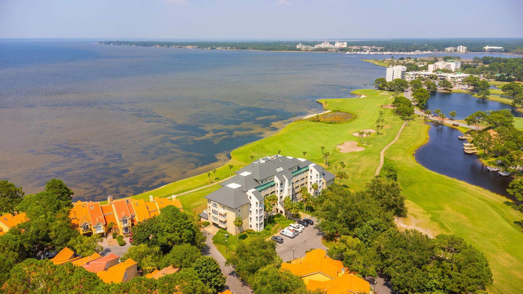 PLAYERS CLUB ON THE BAY THE - Residential