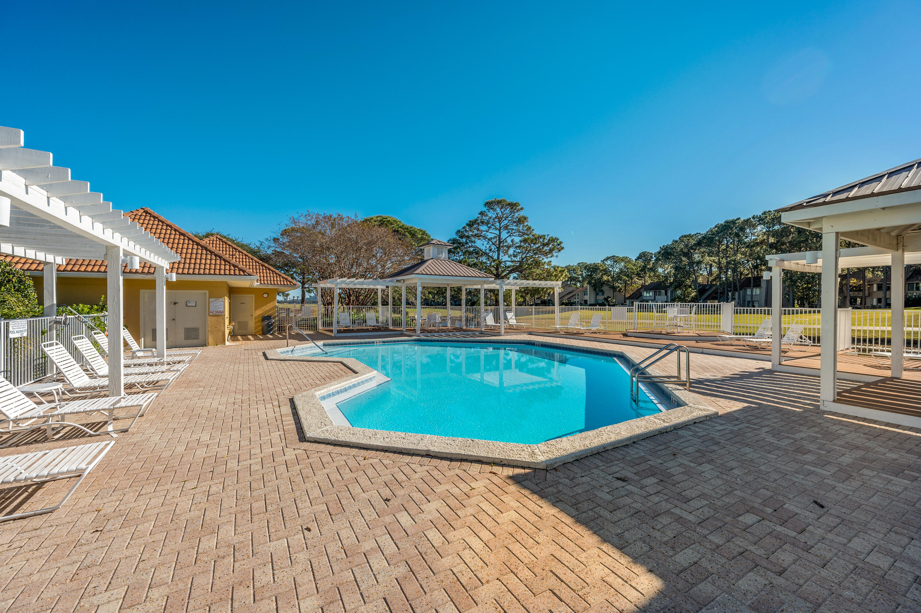 PLAYERS CLUB ON THE BAY THE - Residential