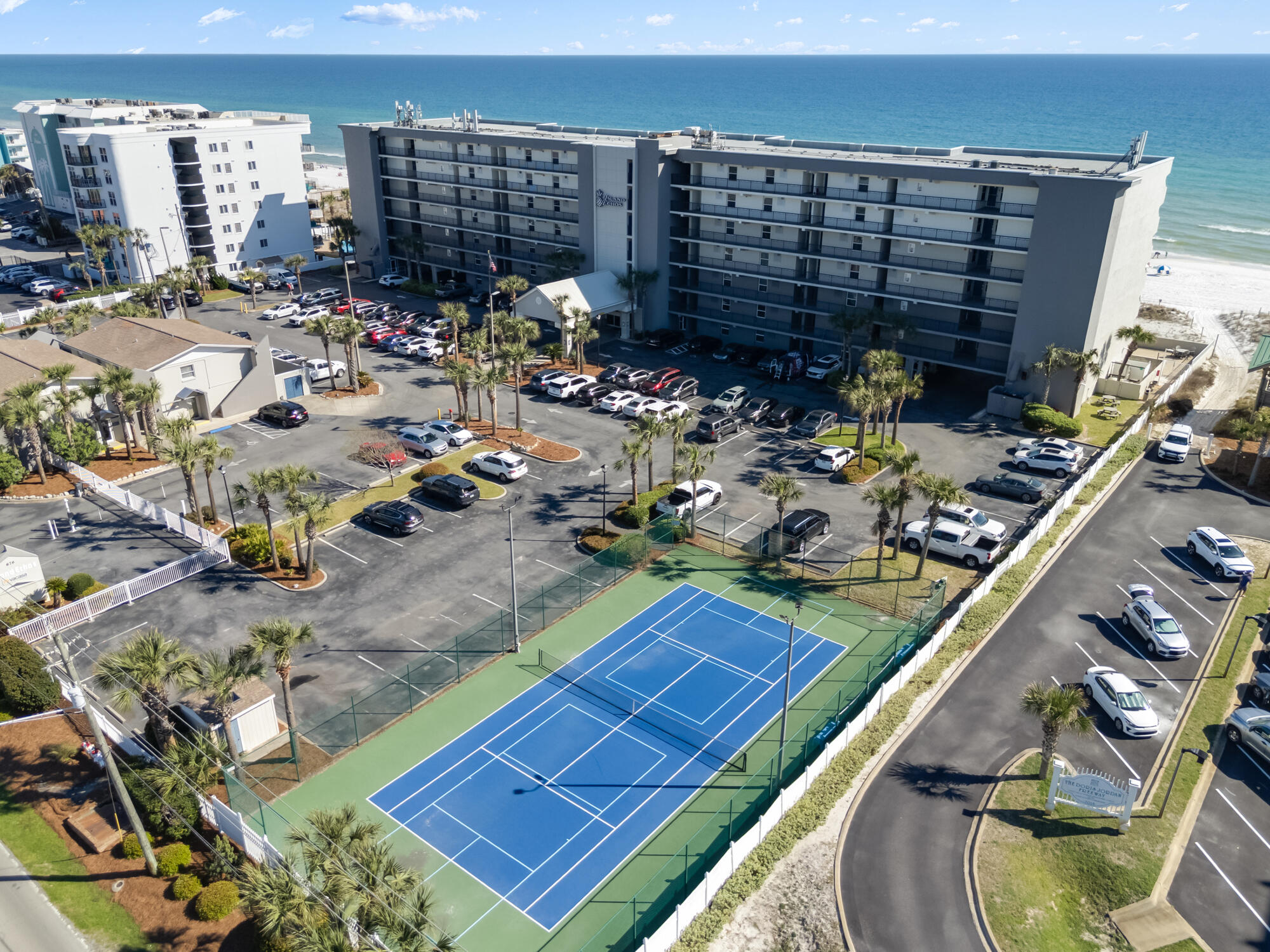 ISLAND ECHO CONDO - Residential