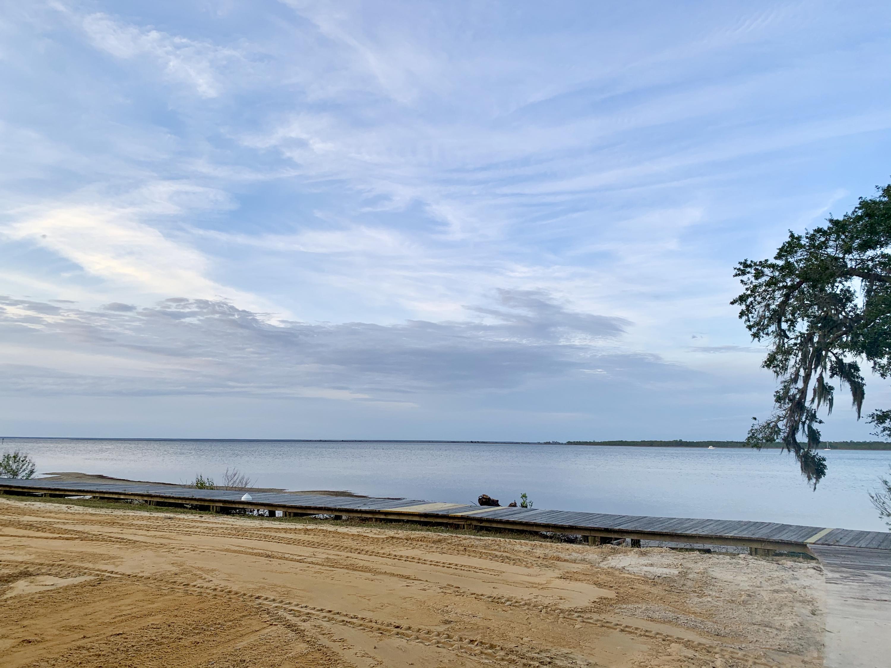 CHURCHILL OAKS - Land