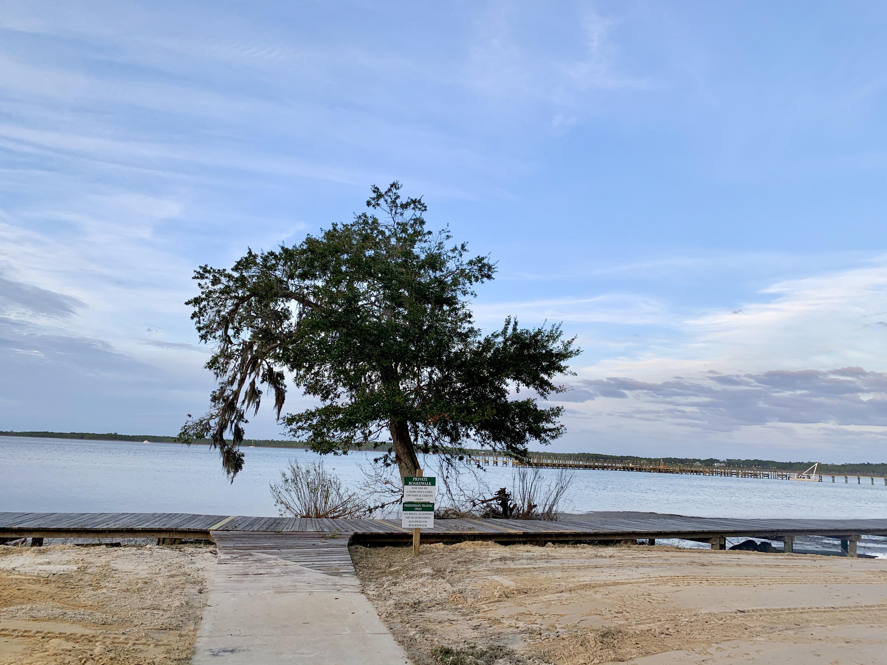 CHURCHILL OAKS - Land