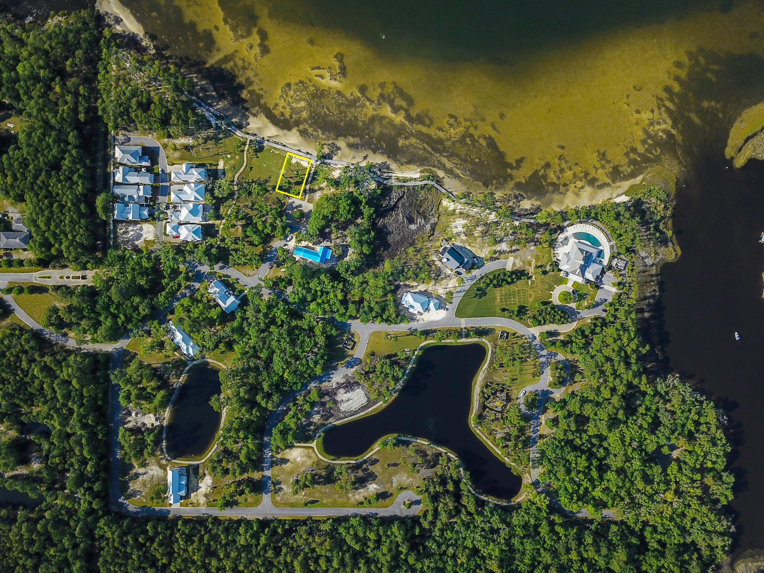 CHURCHILL OAKS - Land