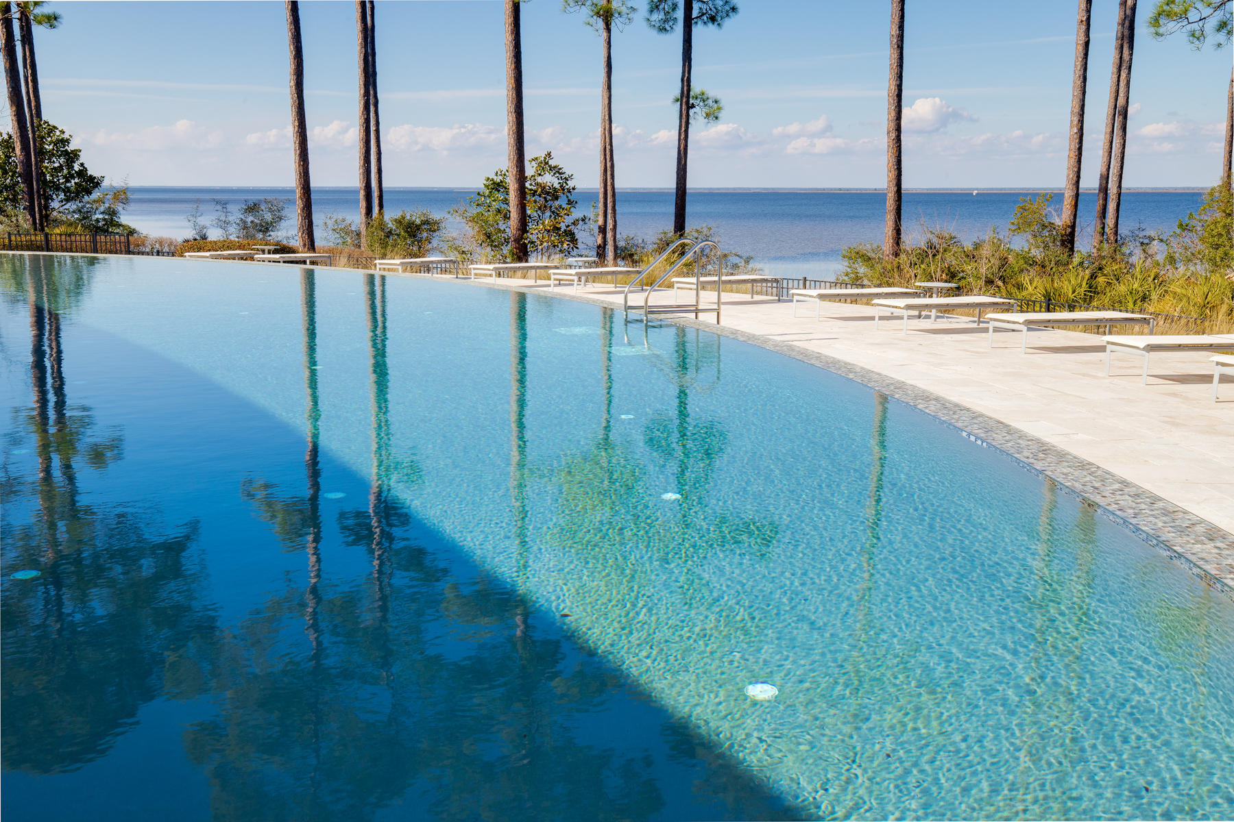 CHURCHILL OAKS - Land