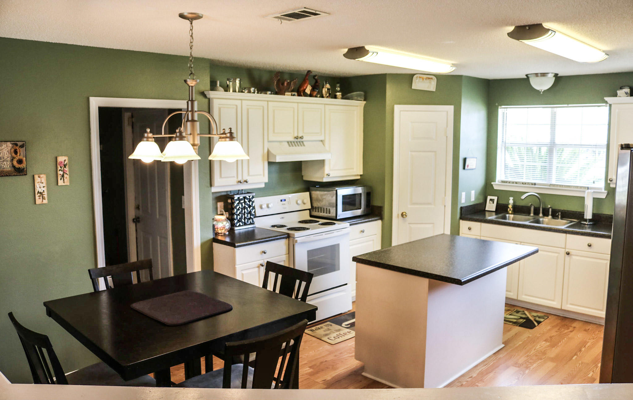 COUNTRYVIEW ESTATES 4TH ADDN - Residential