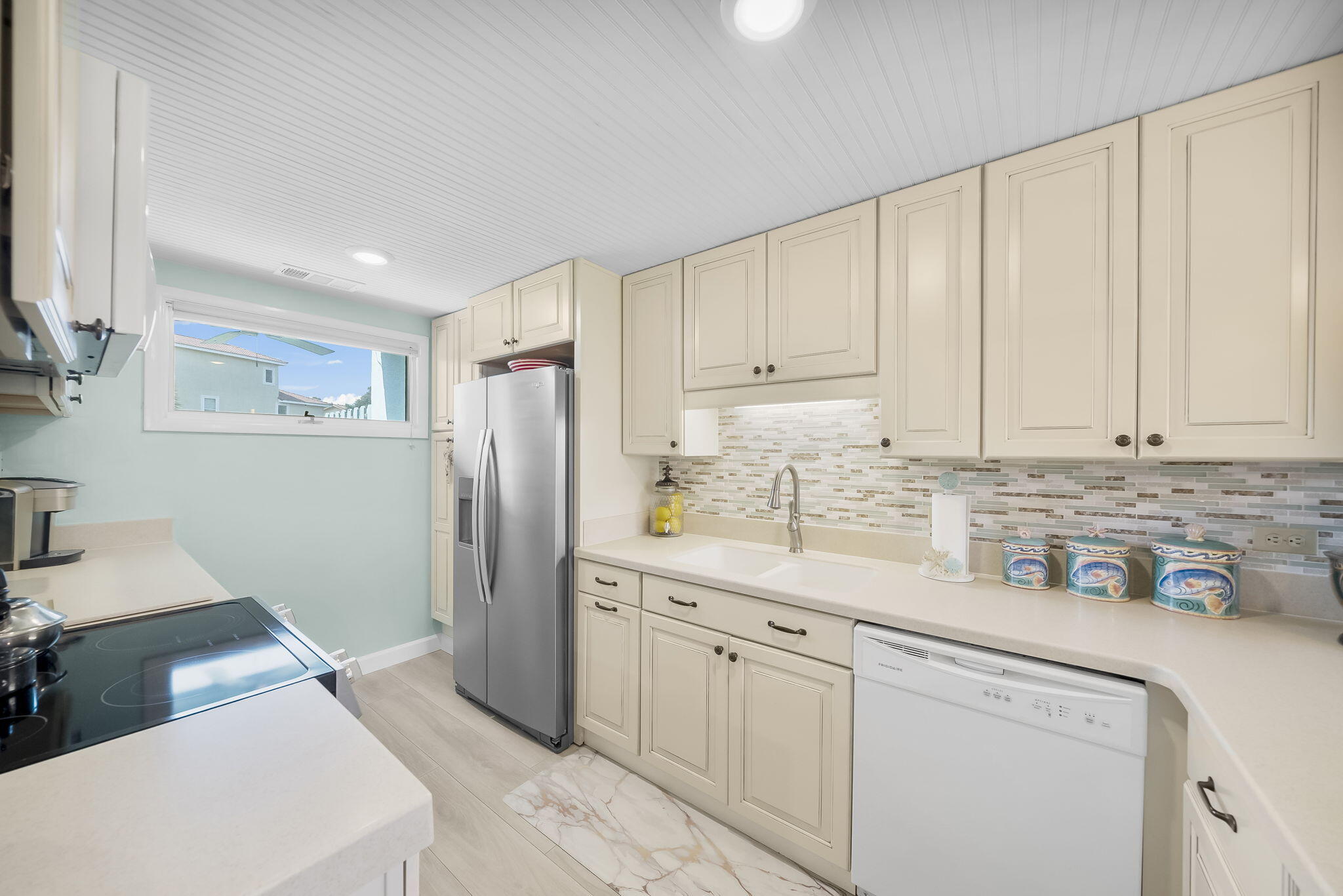 SUNNYSIDE BEACH & TENNIS CONDO - Residential