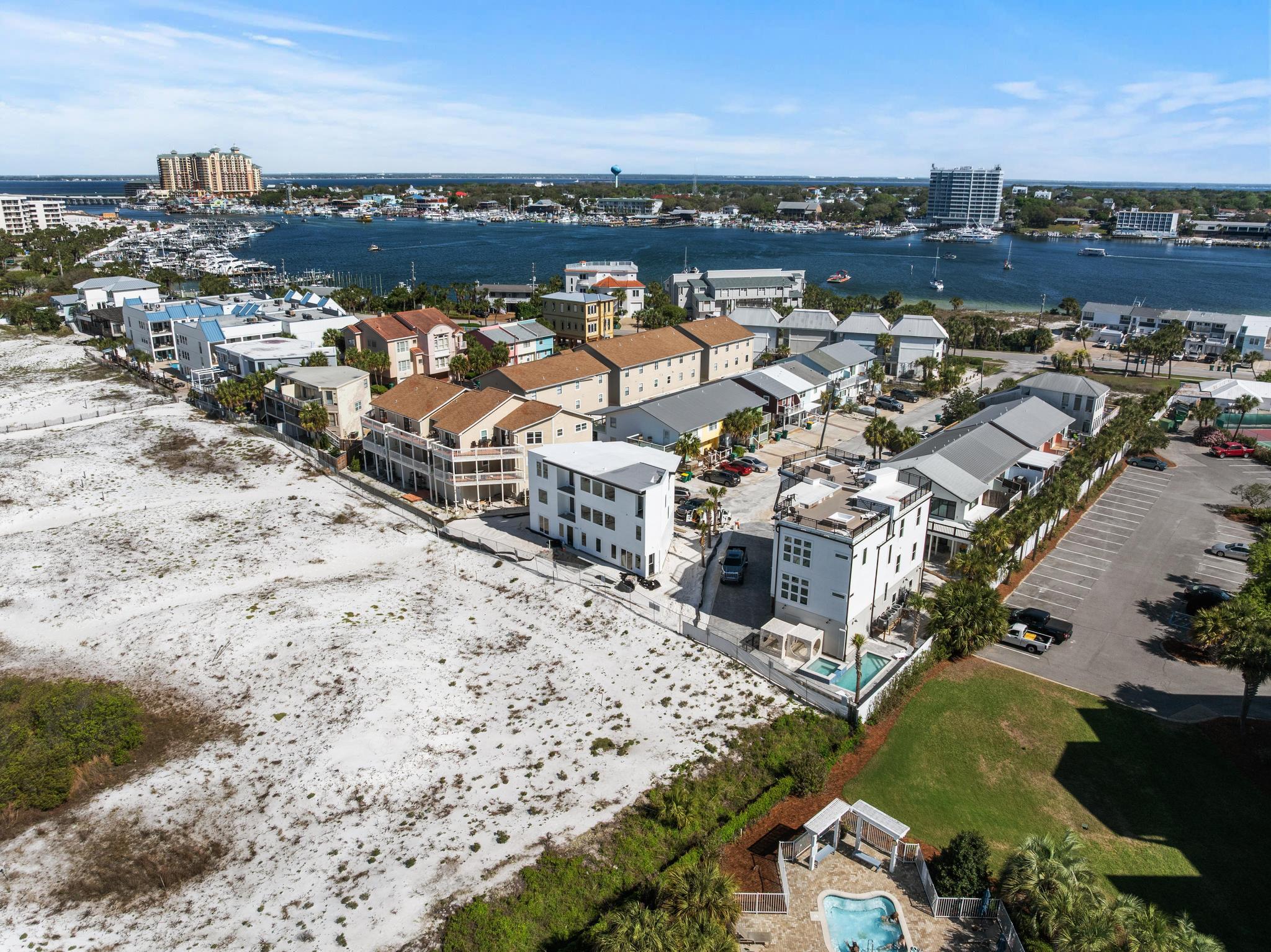 HOLIDAY ISLE - Residential