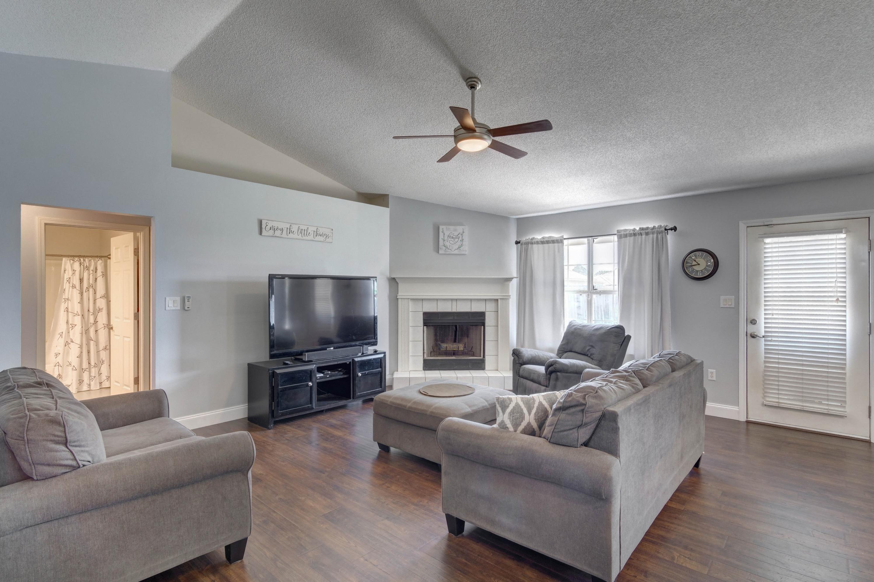 HAMPTON RIDGE ESTATES - Residential