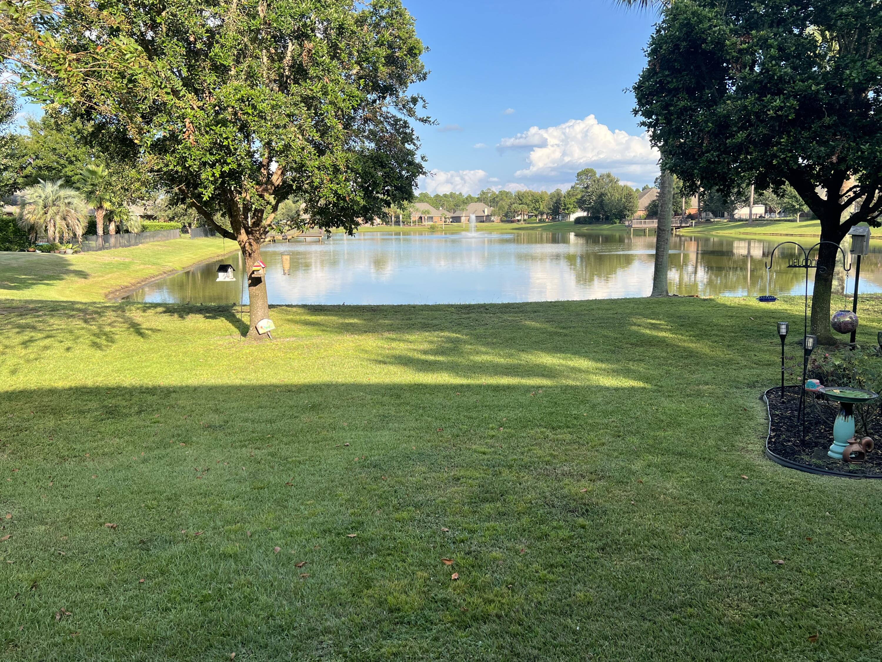 WHISPERING LAKE - Residential