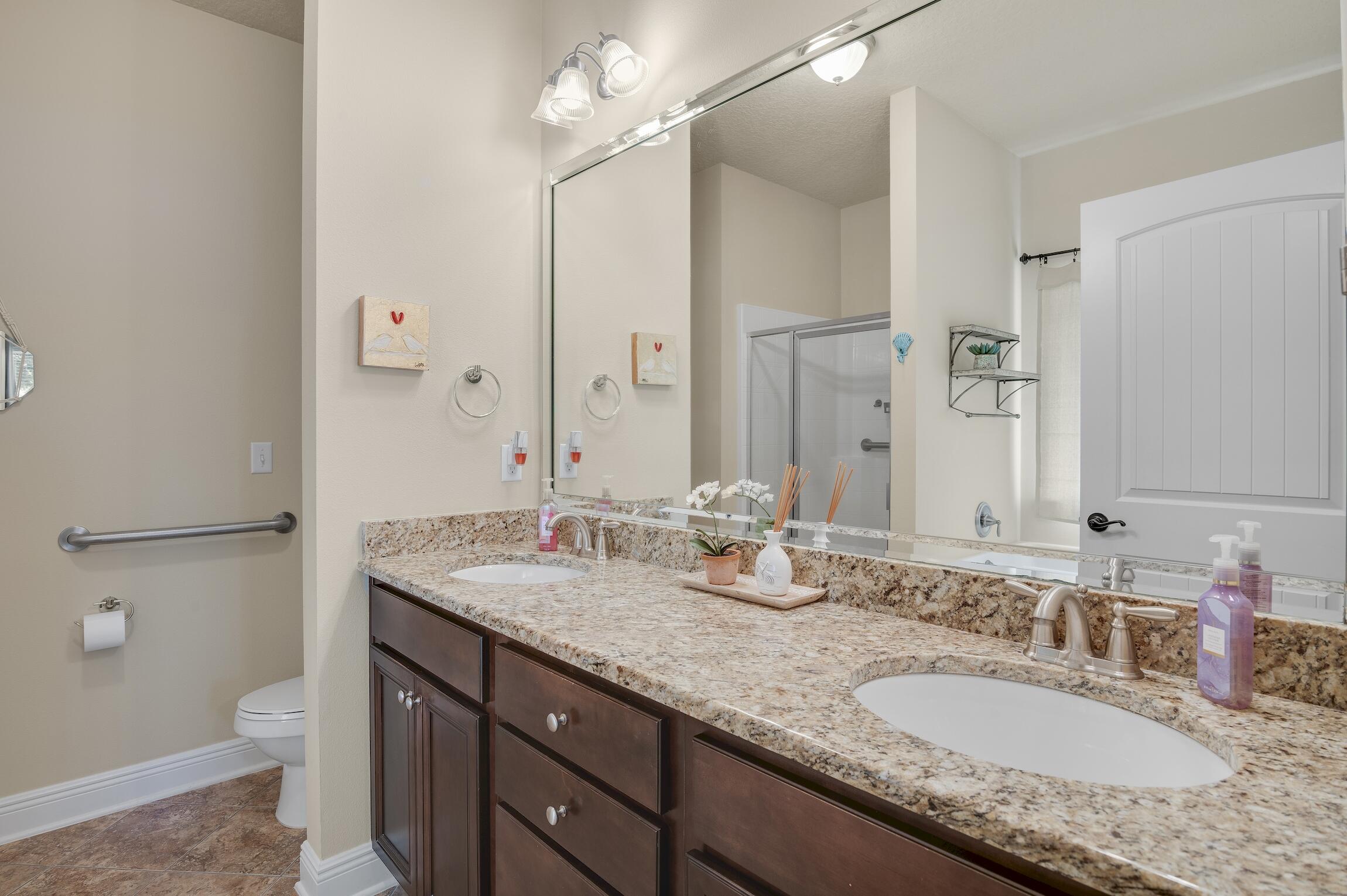 WHISPERING LAKE - Residential