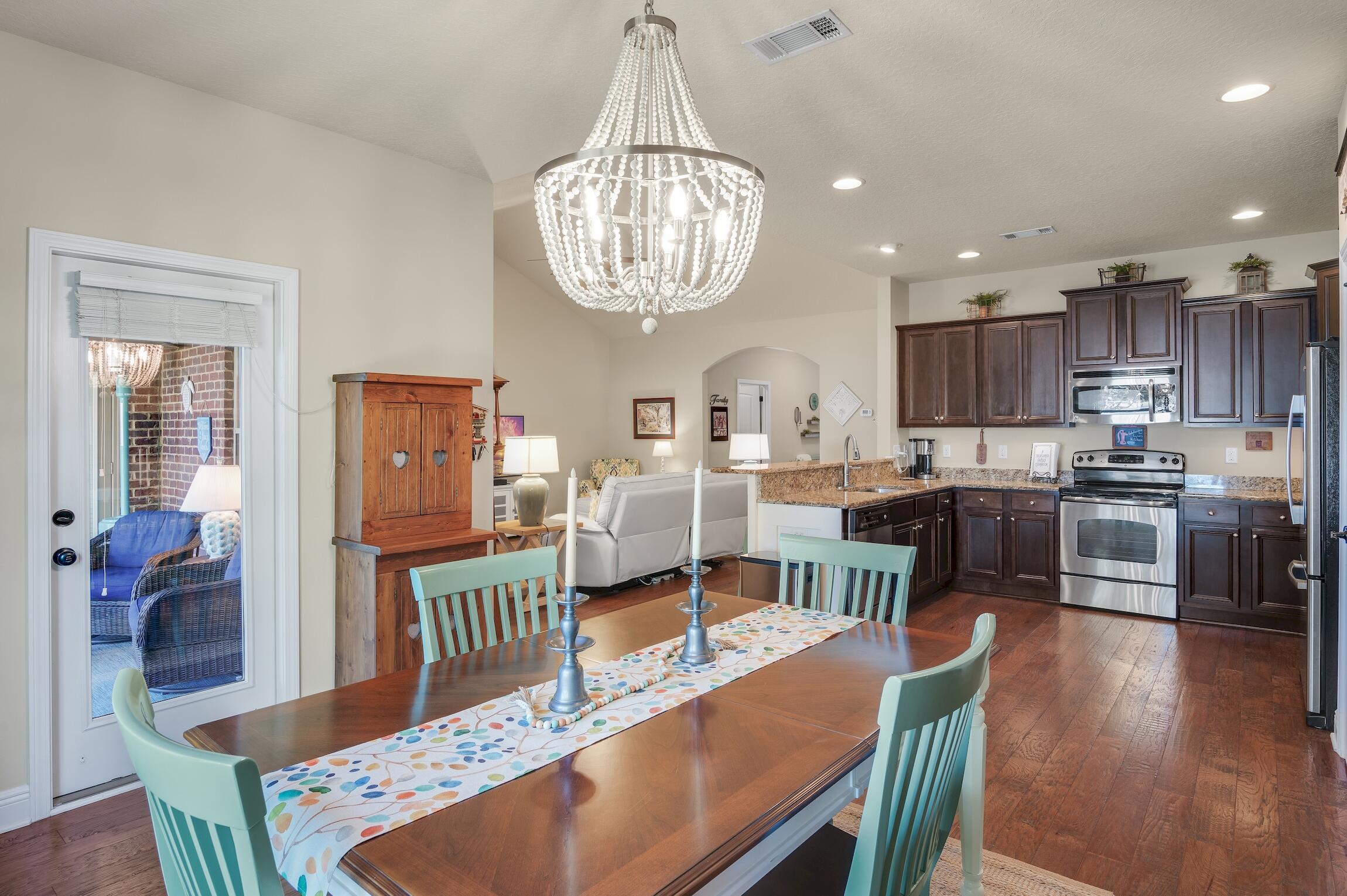 WHISPERING LAKE - Residential