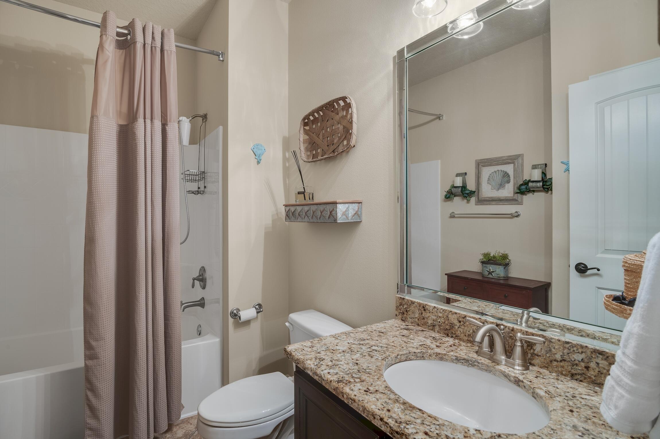 WHISPERING LAKE - Residential