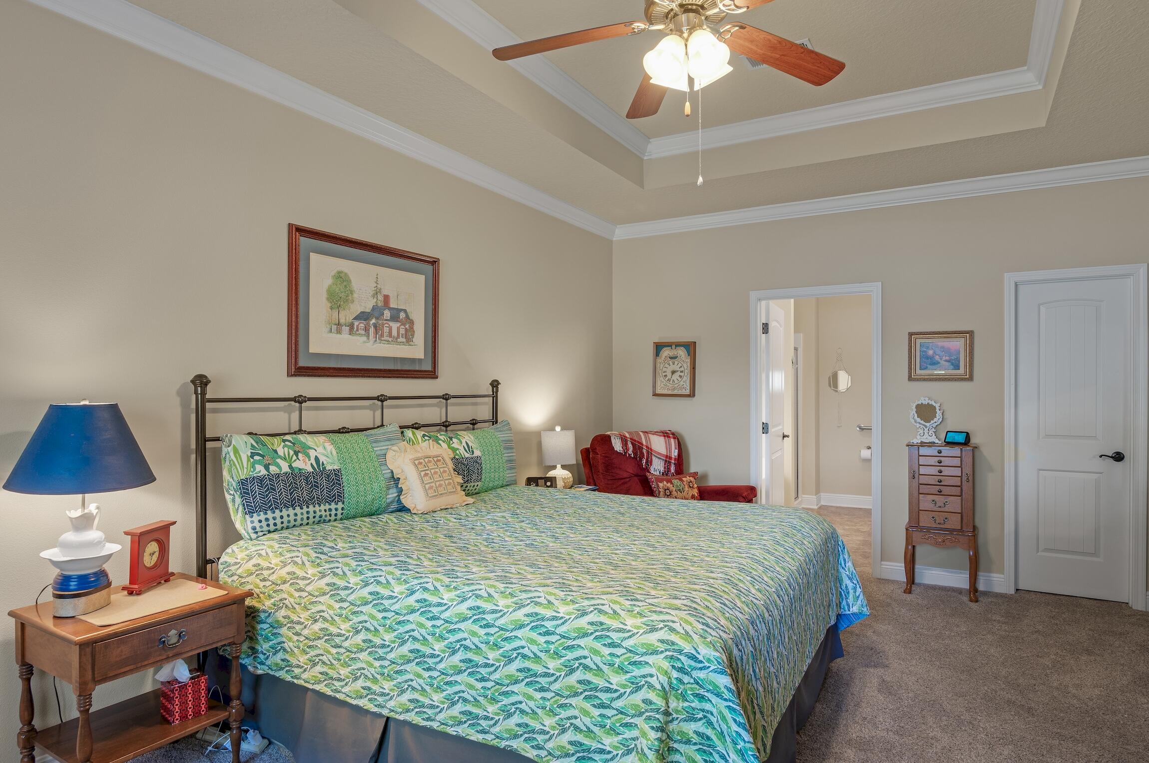 WHISPERING LAKE - Residential