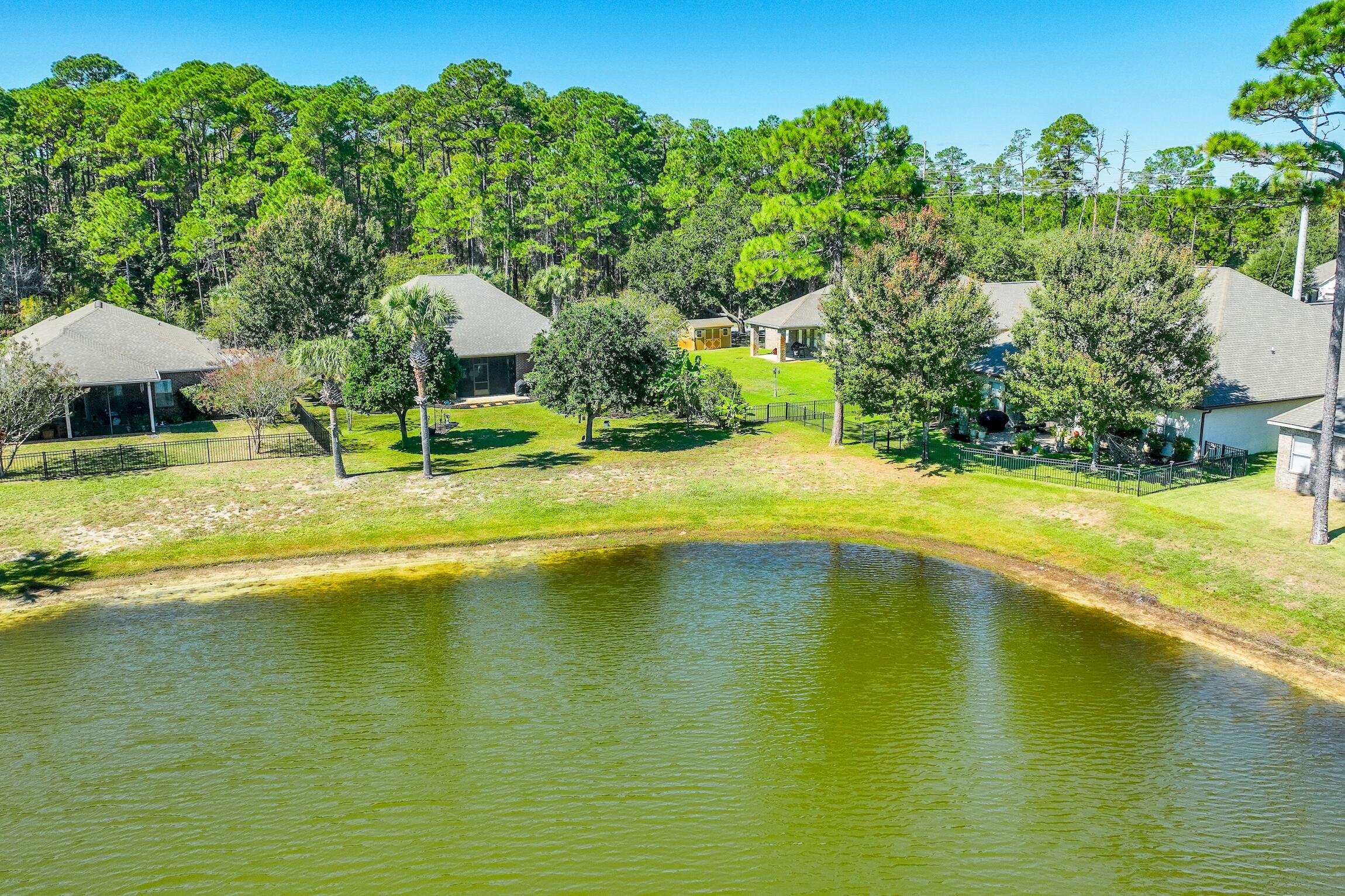 WHISPERING LAKE - Residential