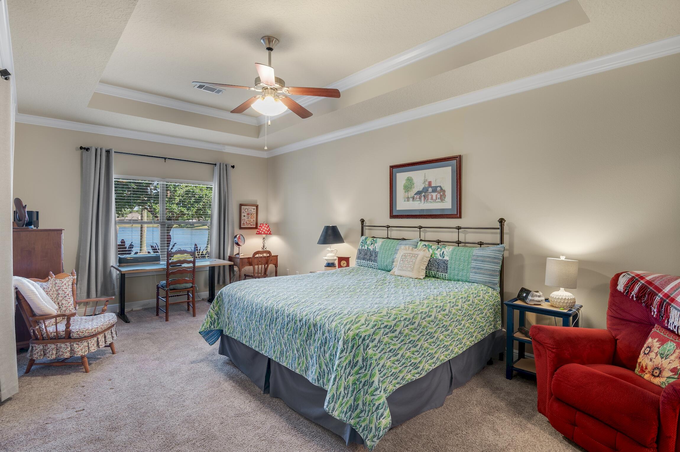 WHISPERING LAKE - Residential