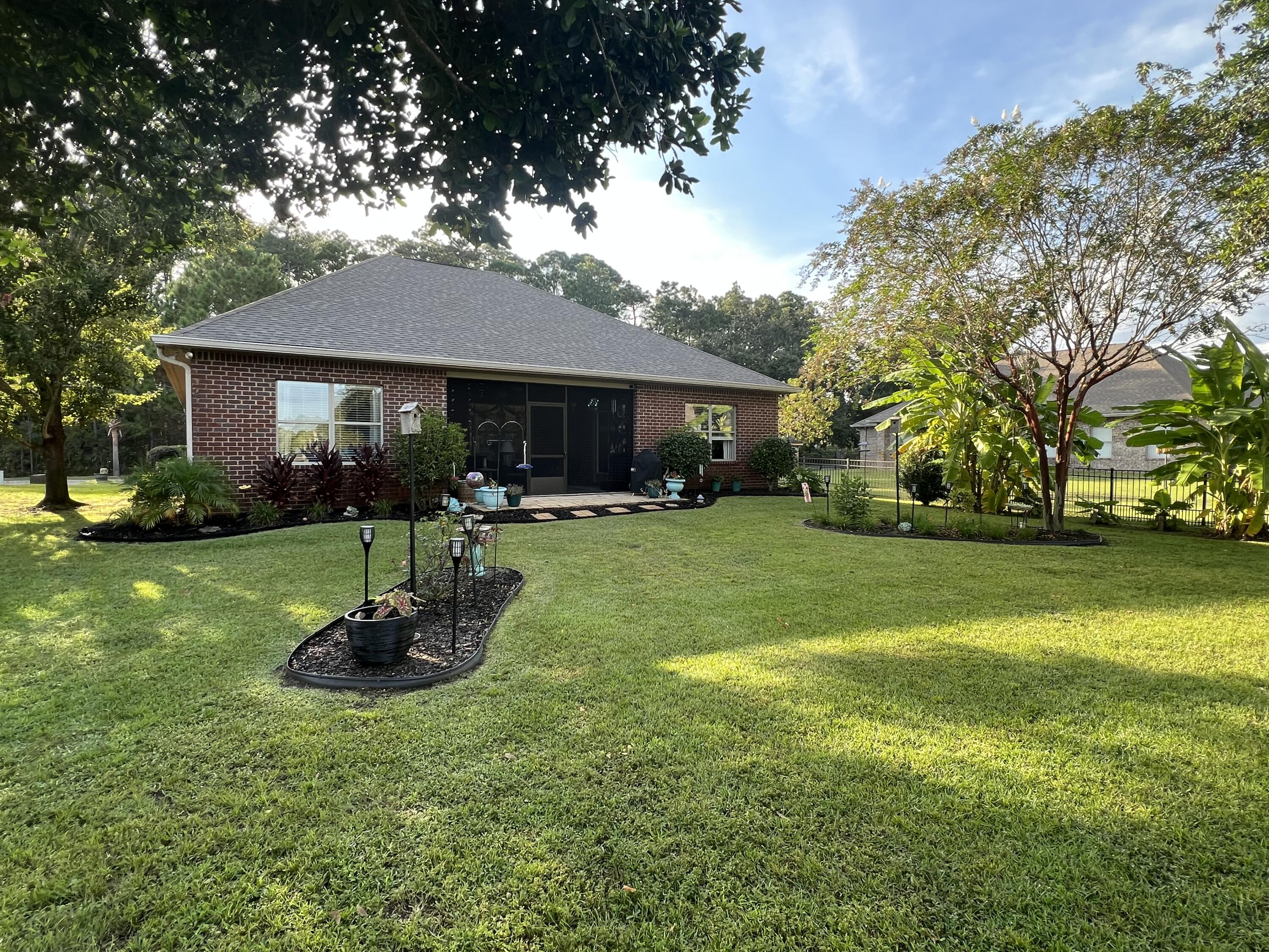 WHISPERING LAKE - Residential