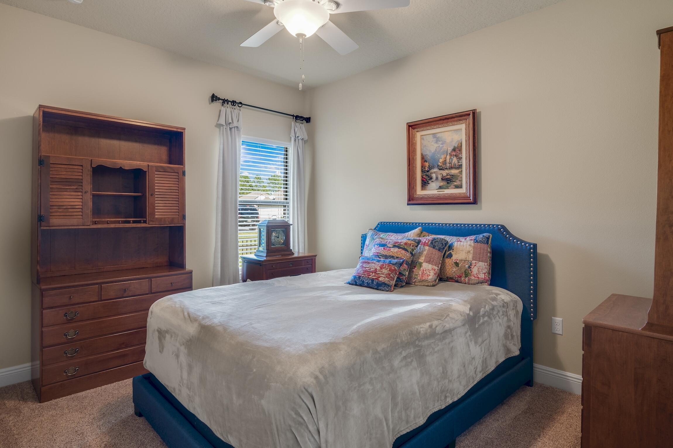 WHISPERING LAKE - Residential