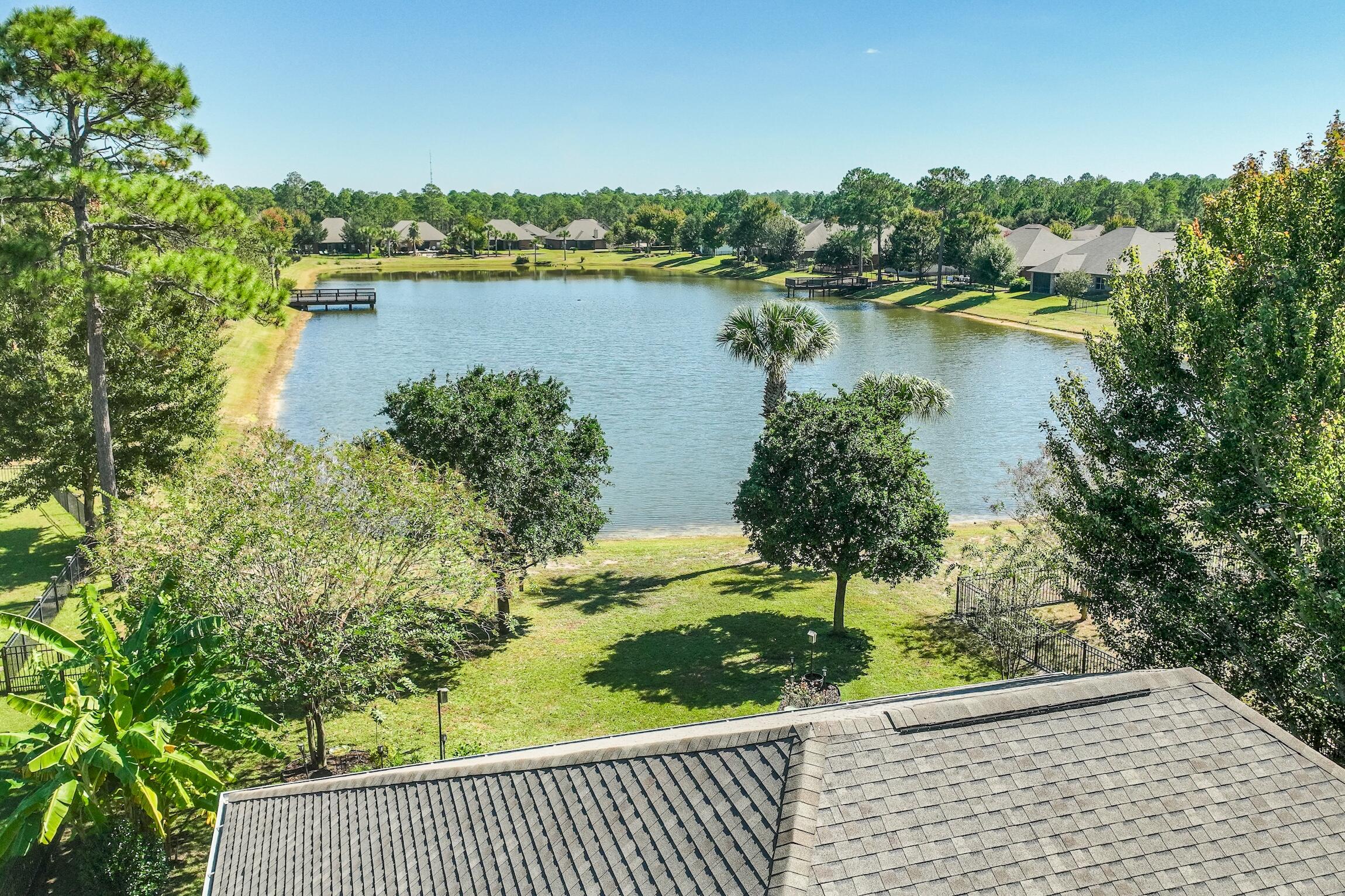 WHISPERING LAKE - Residential