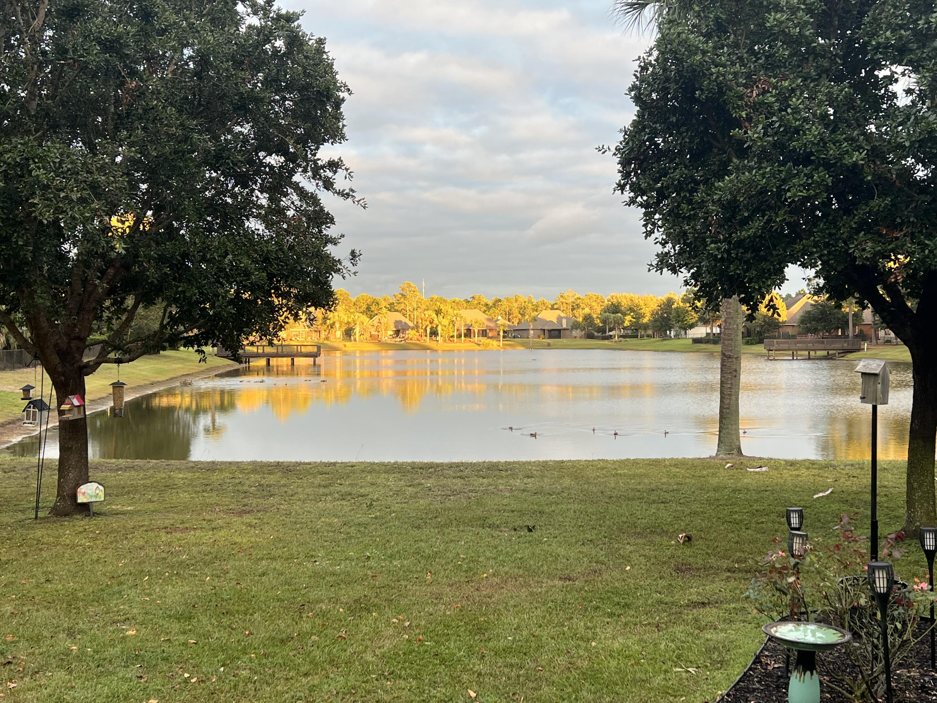 WHISPERING LAKE - Residential