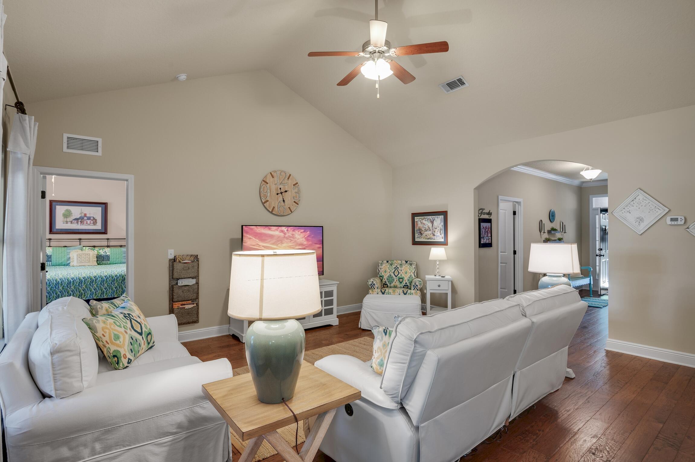 WHISPERING LAKE - Residential