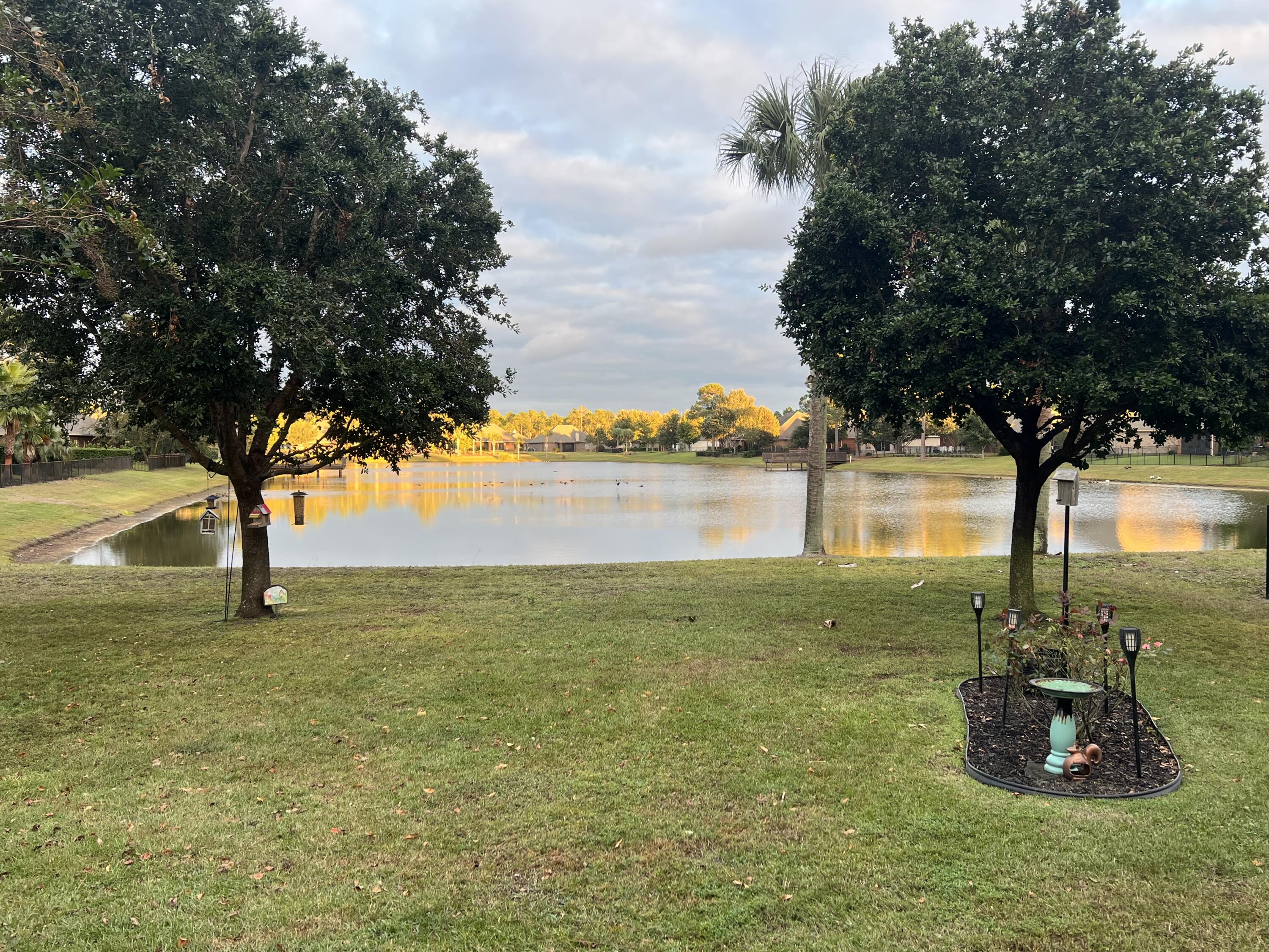 WHISPERING LAKE - Residential