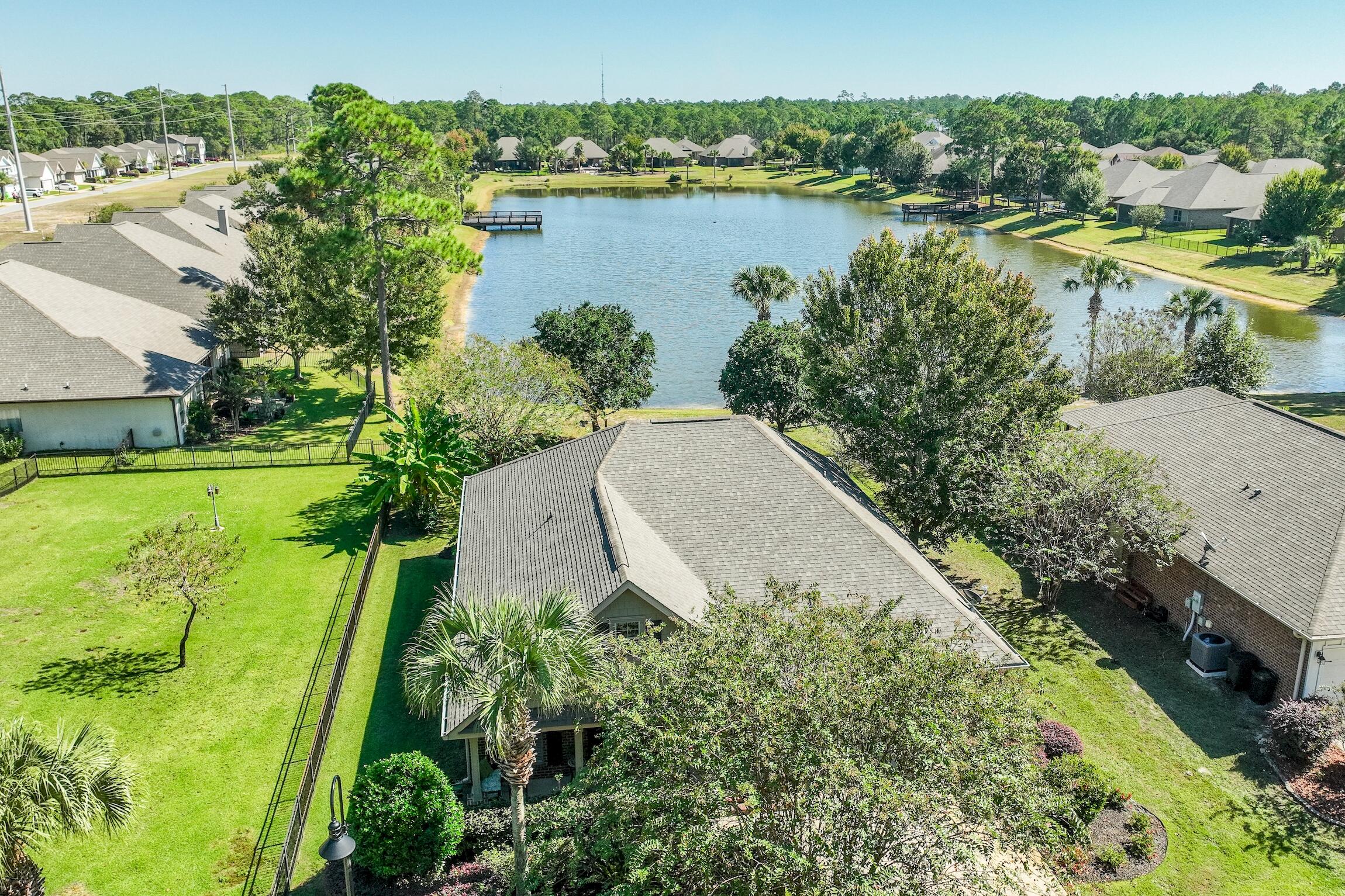 WHISPERING LAKE - Residential