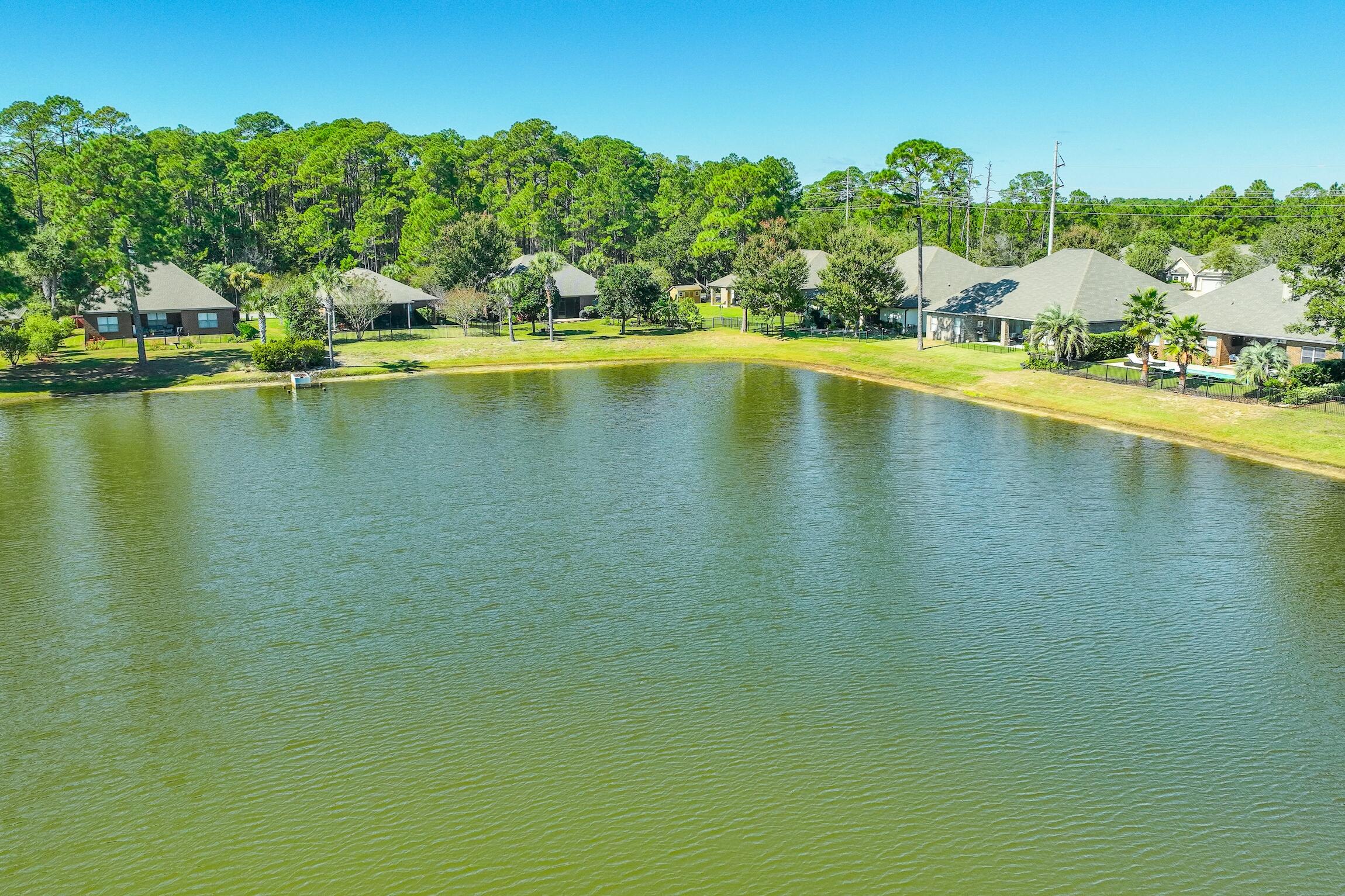 WHISPERING LAKE - Residential