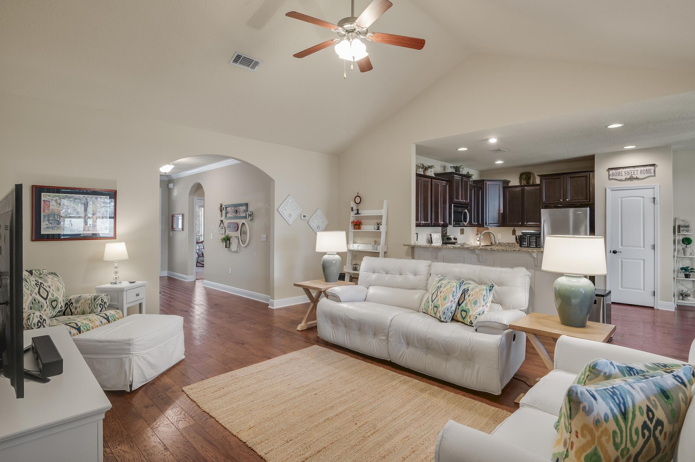 WHISPERING LAKE - Residential