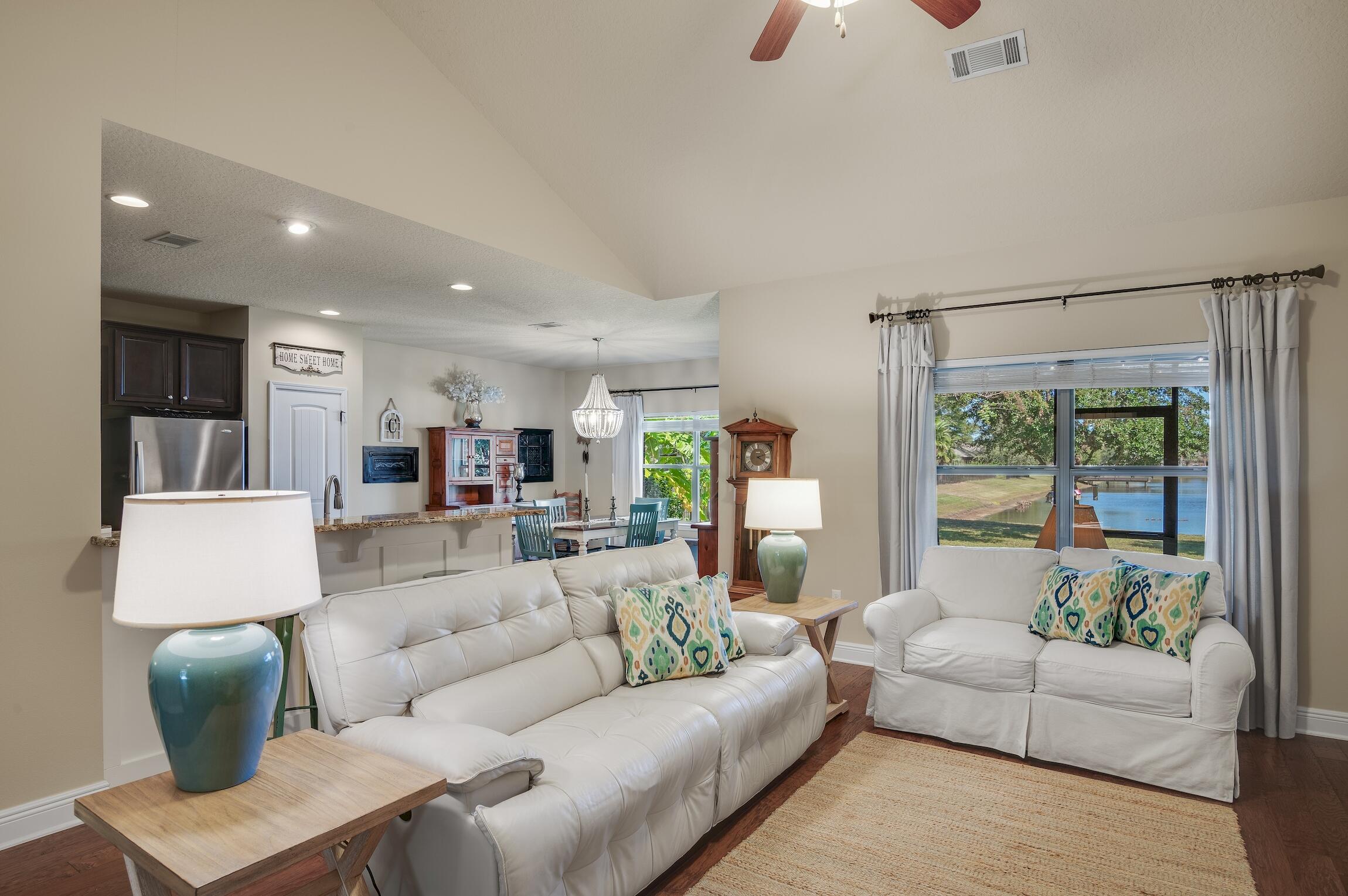 WHISPERING LAKE - Residential