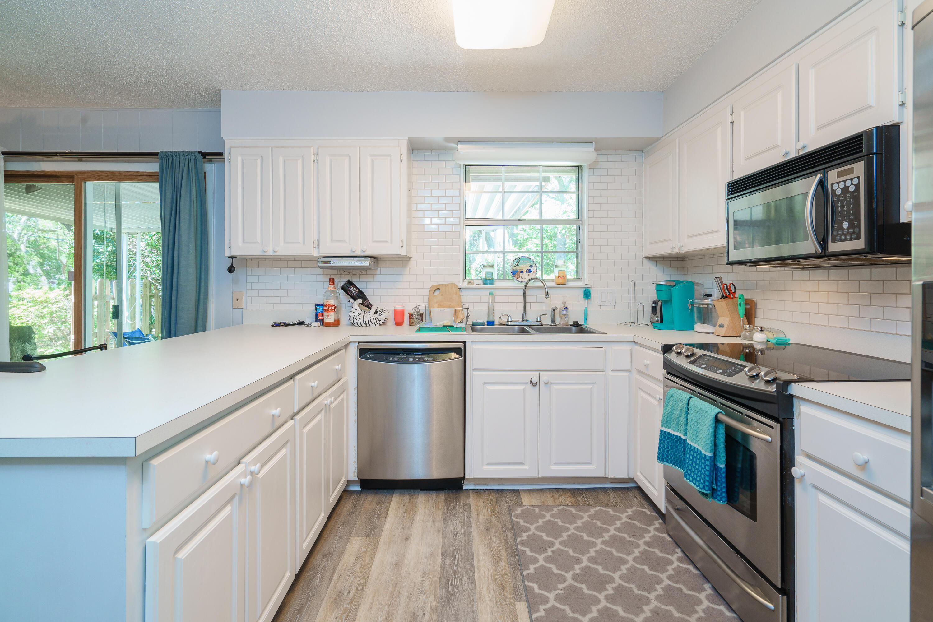 LAKEVIEW ESTATES - Residential