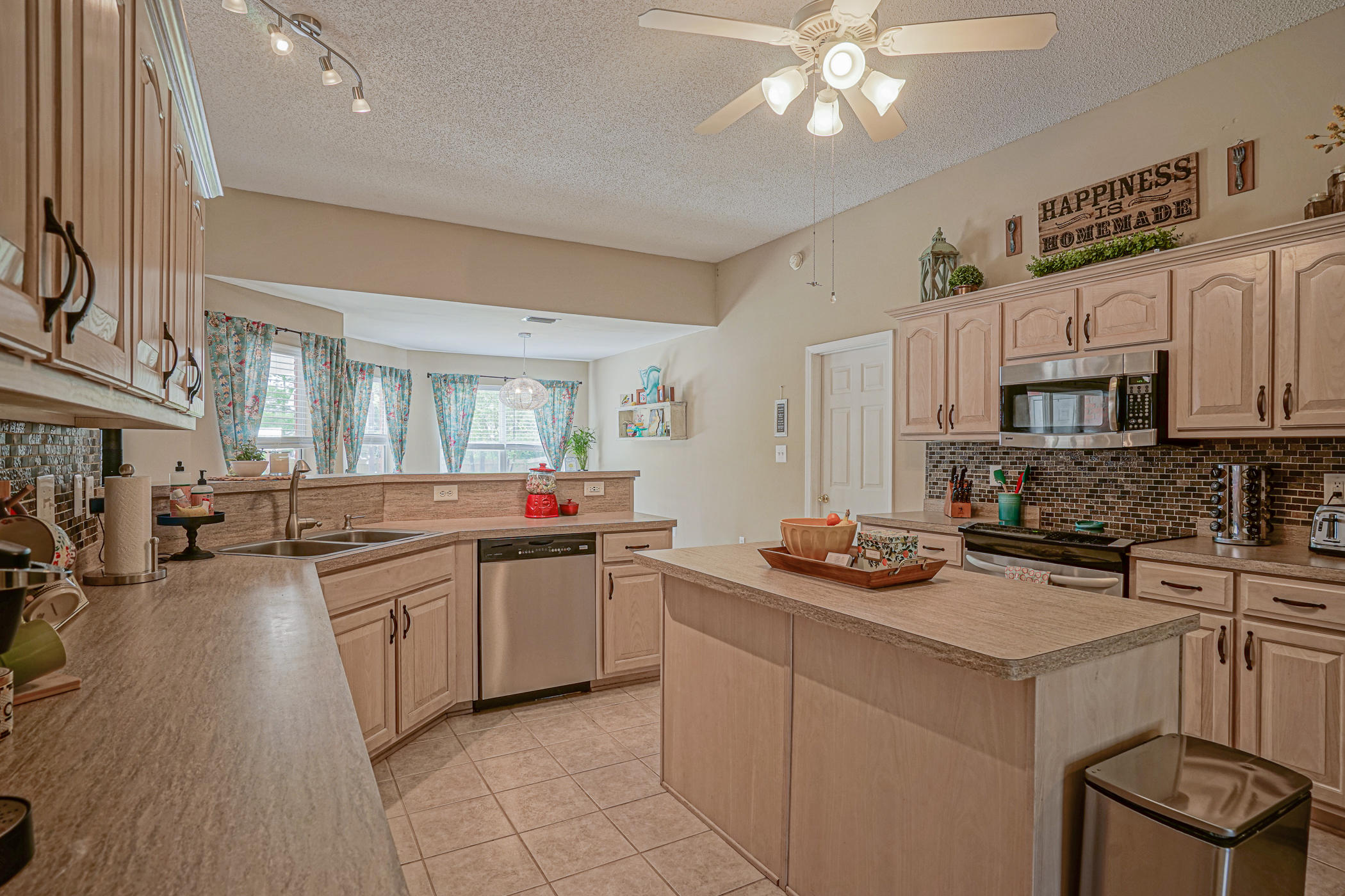 HOLLEY BY THE SEA - Residential