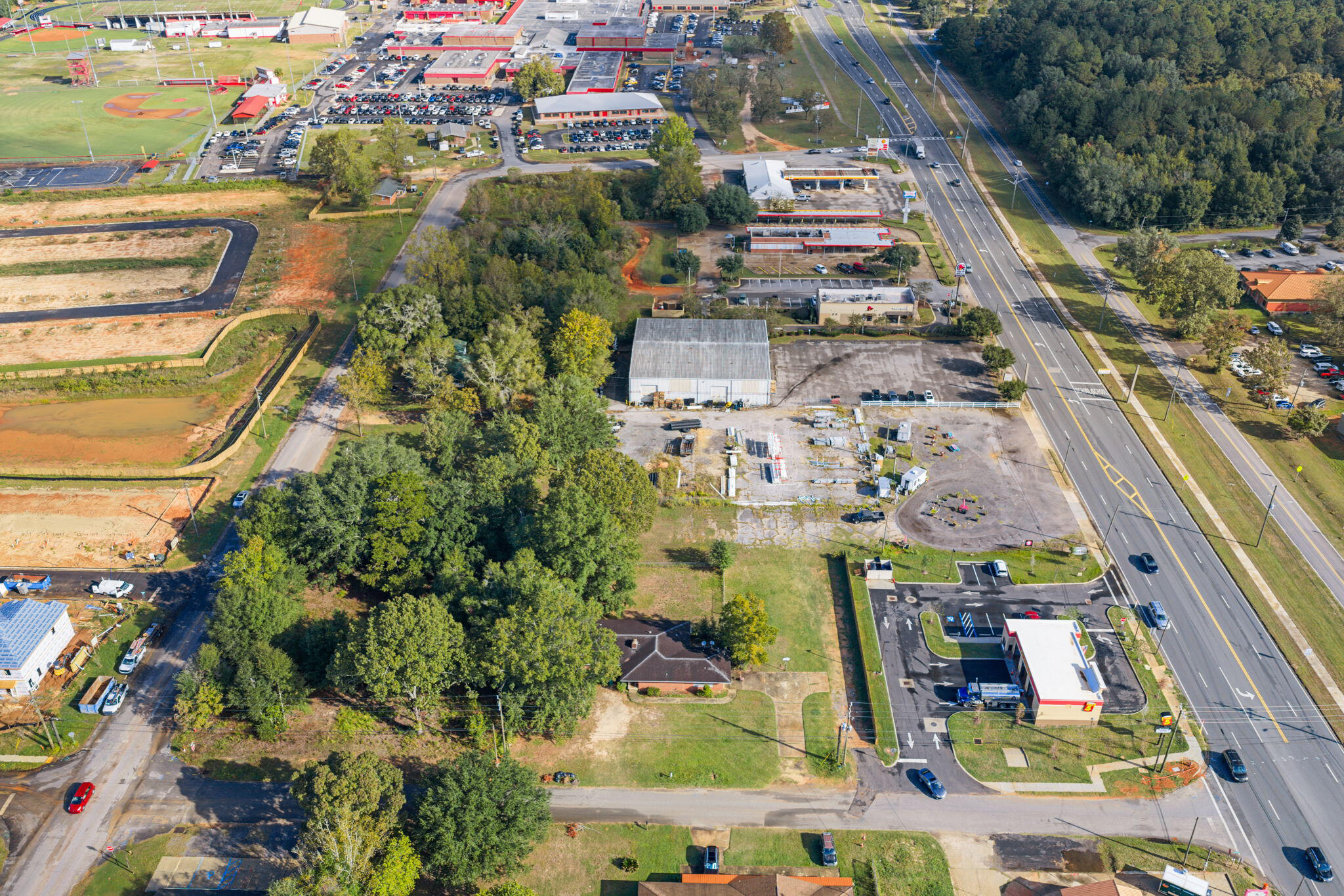 Main image without alt text