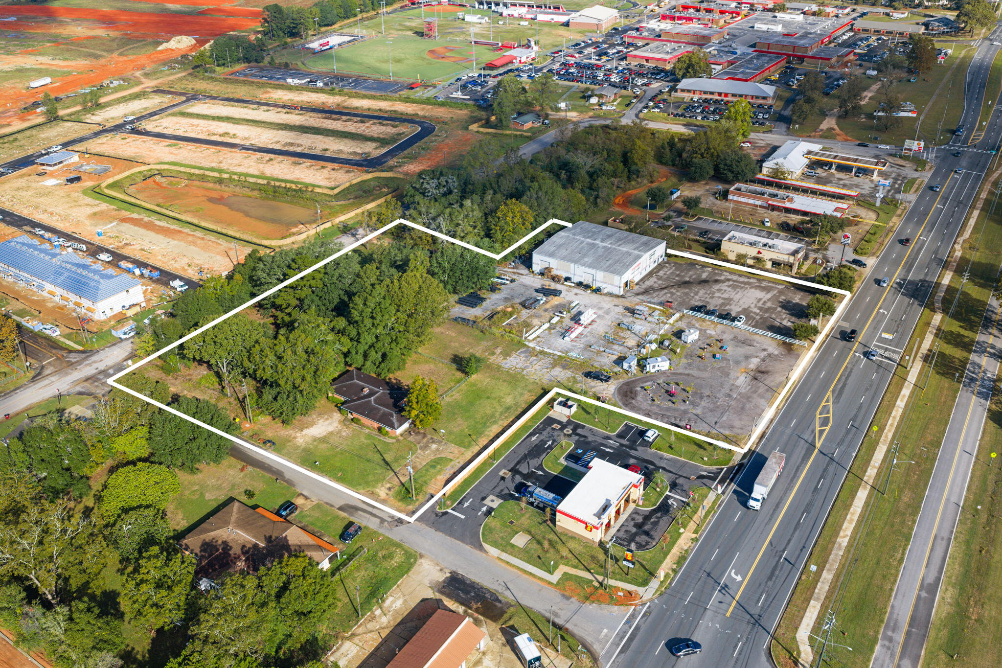 Main image without alt text