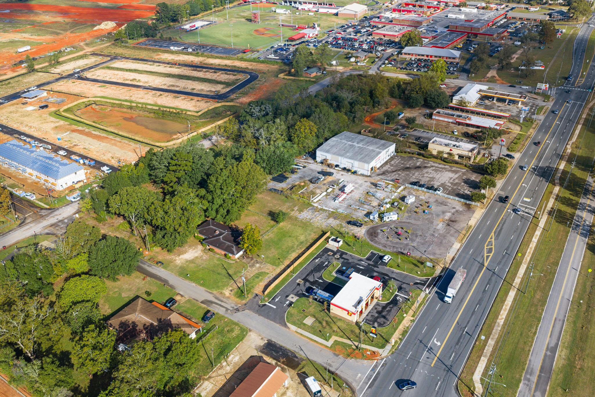 Main image without alt text