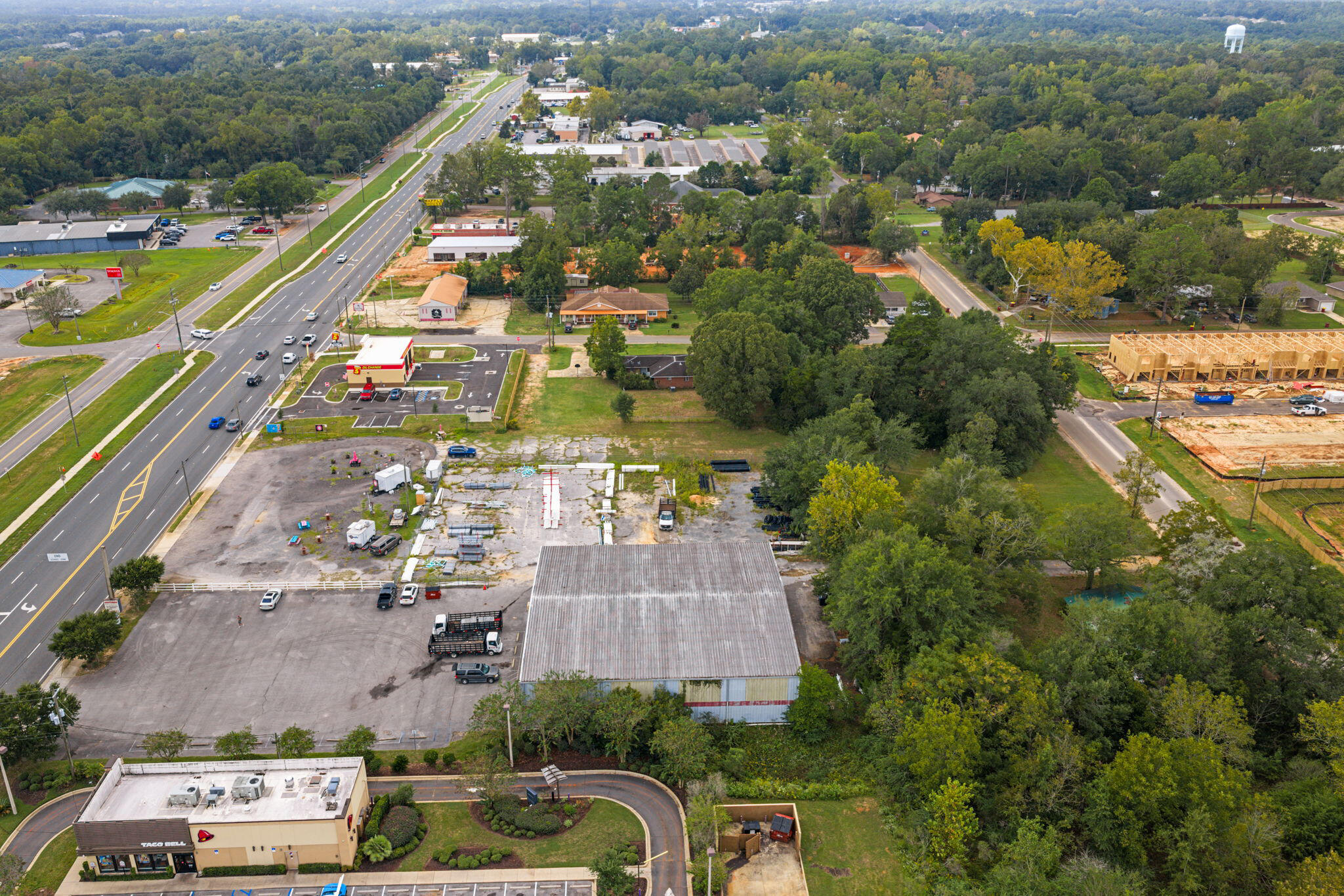 Main image without alt text