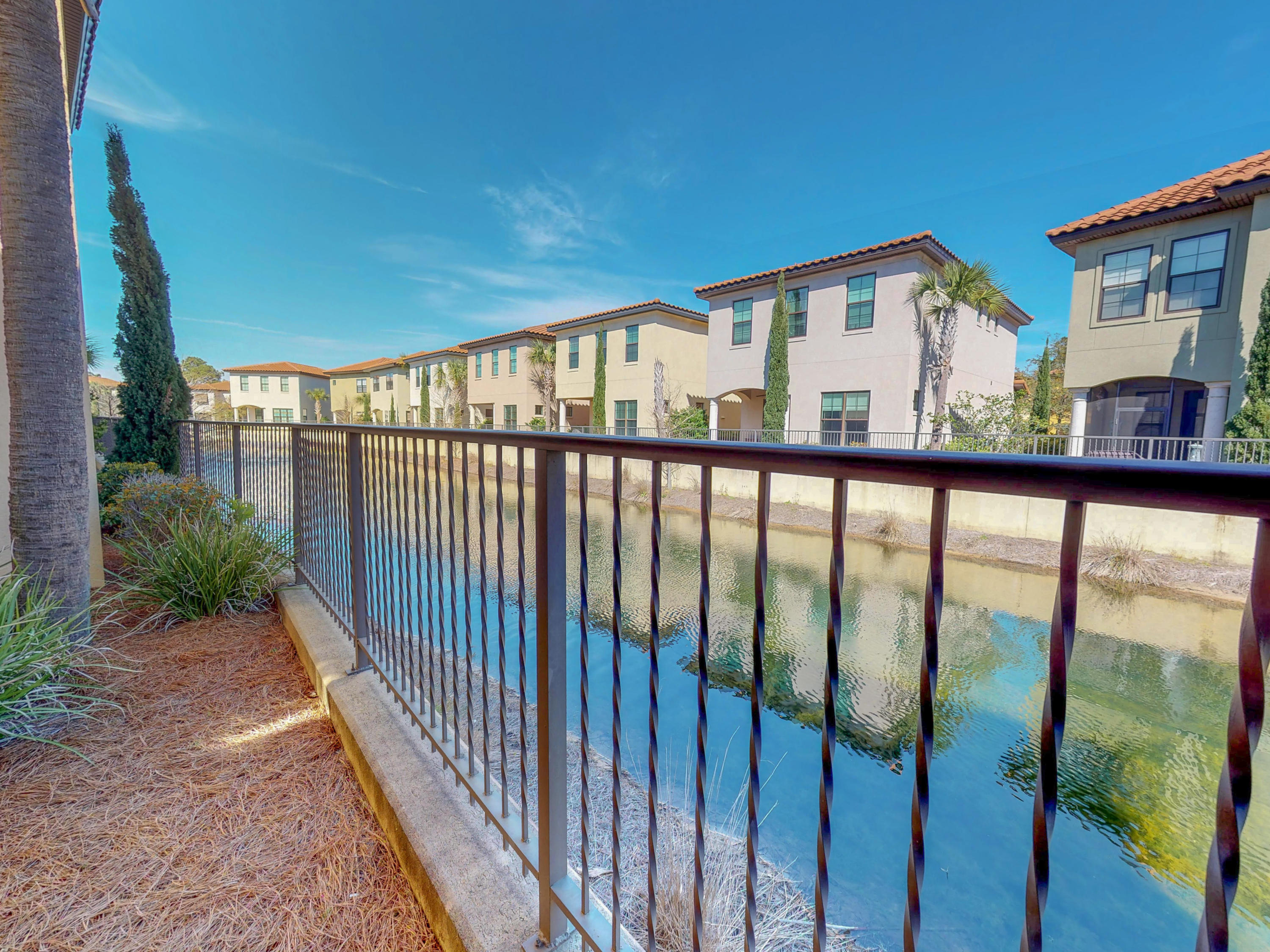 VILLA LAGO - Residential