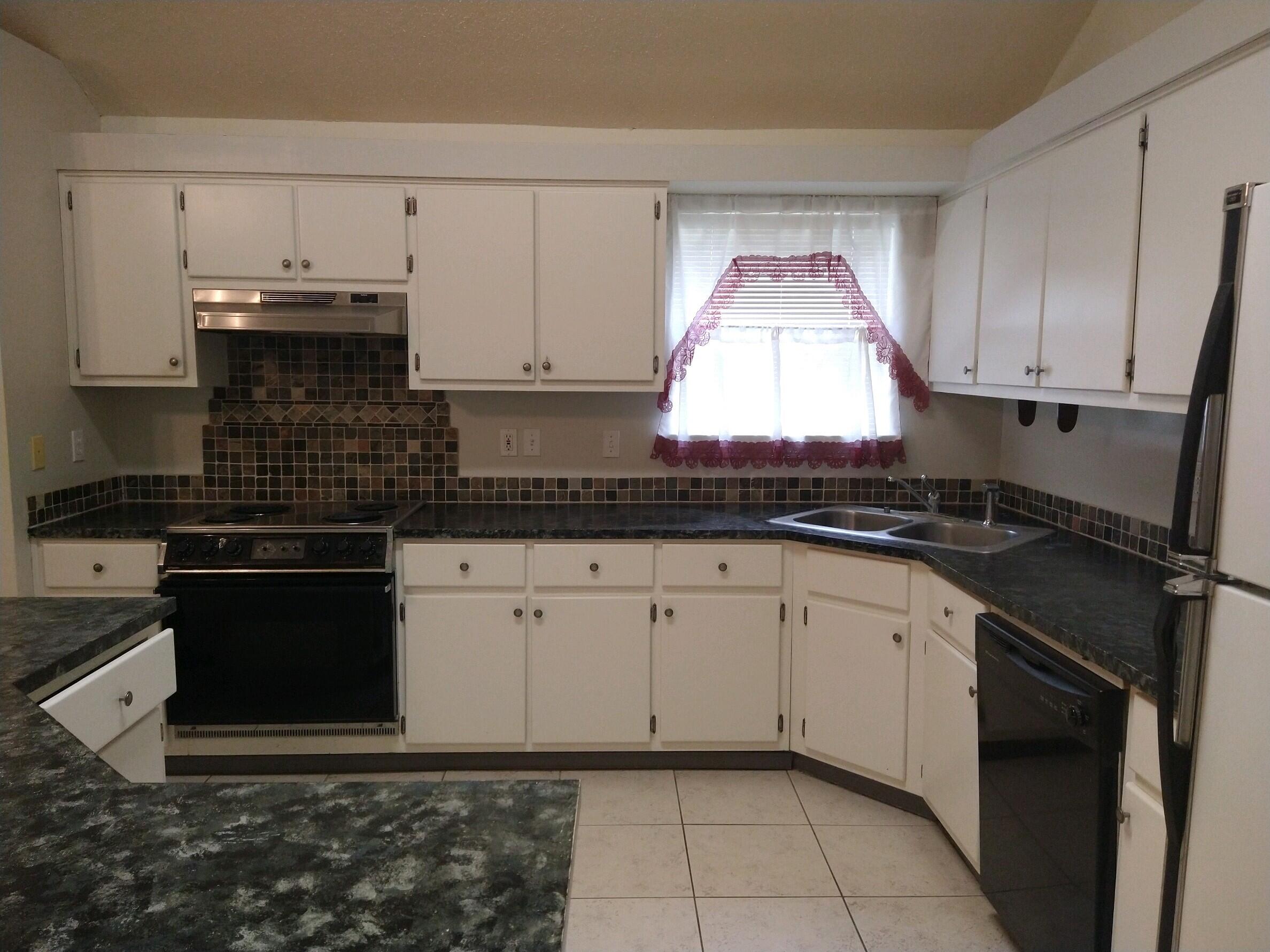 SHALIMAR COMMONS - Residential