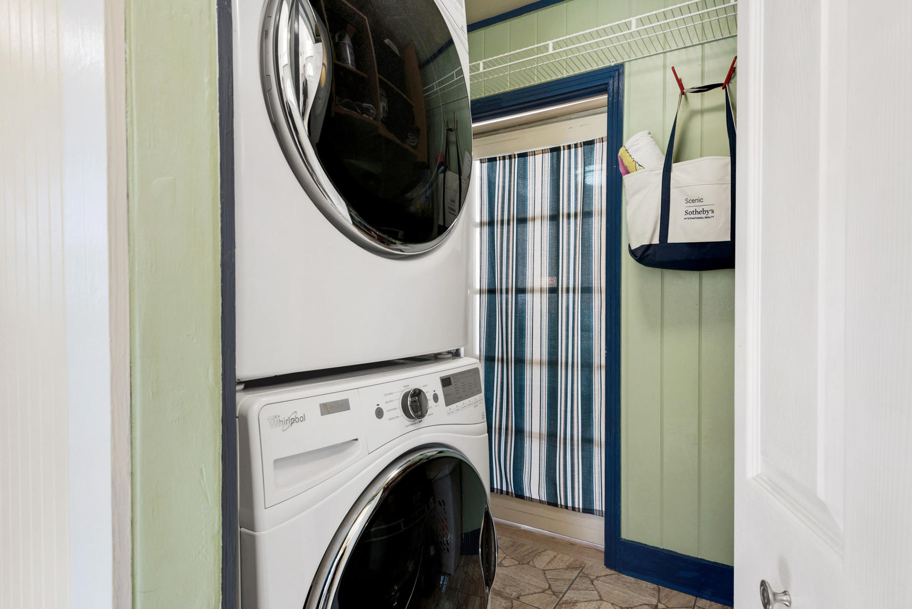 LAGUNA BEACH ESTATES 7TH ADDN - Residential