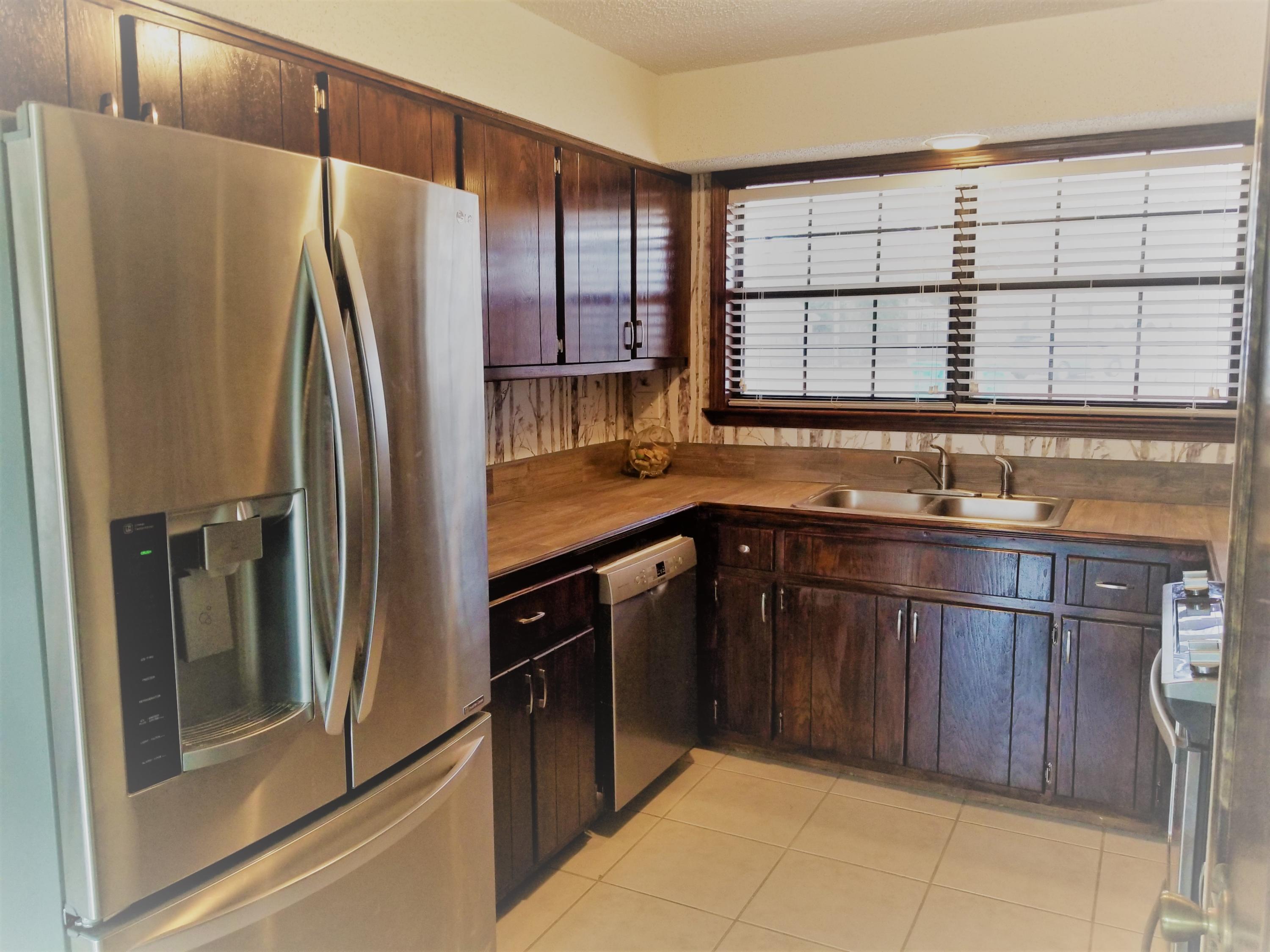 SHOAL WOOD EST 1ST PH III LOT 10 BLK D - Residential