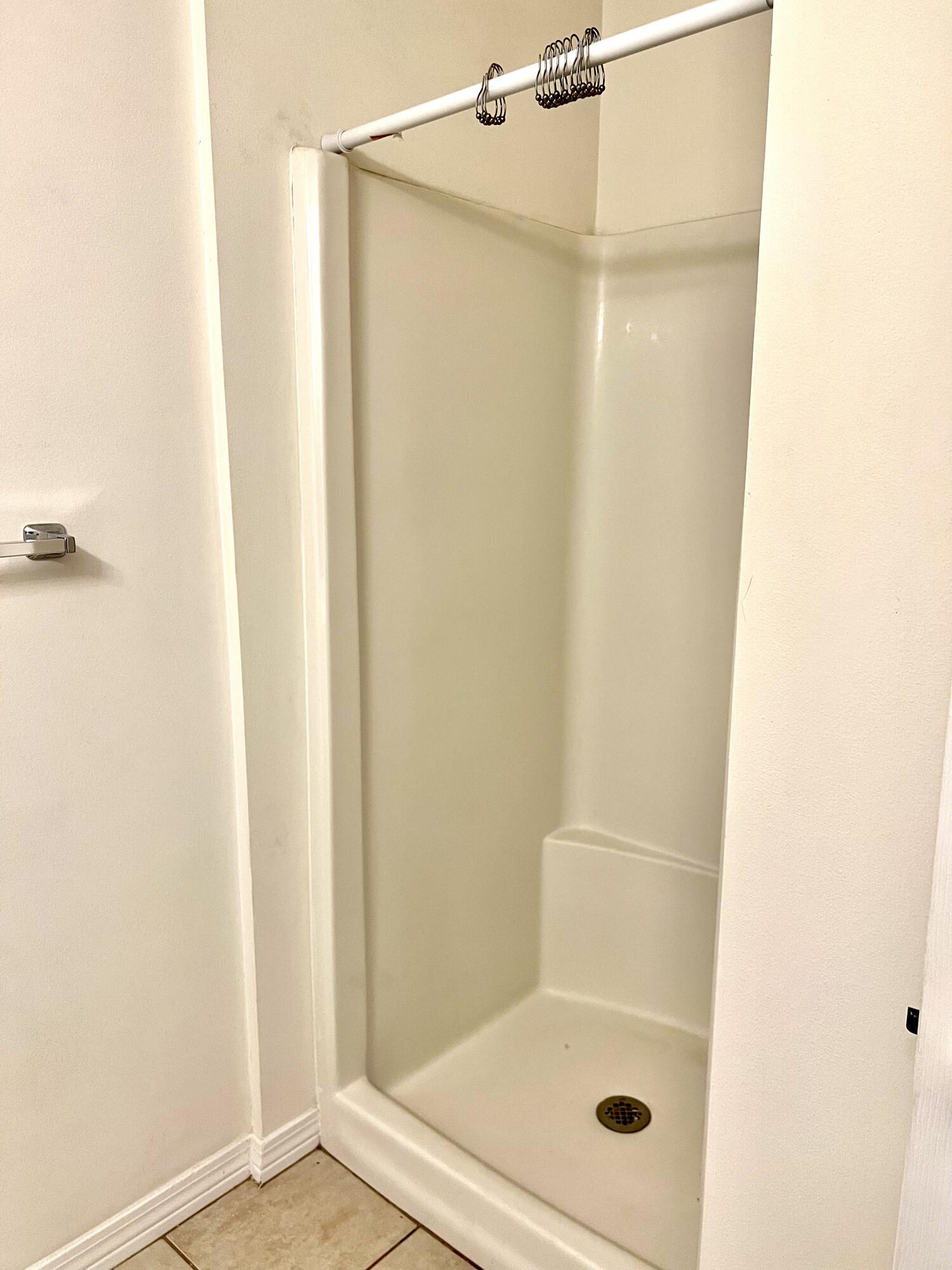 THE OAKS AT NICEVILLE PH I - Residential Lease